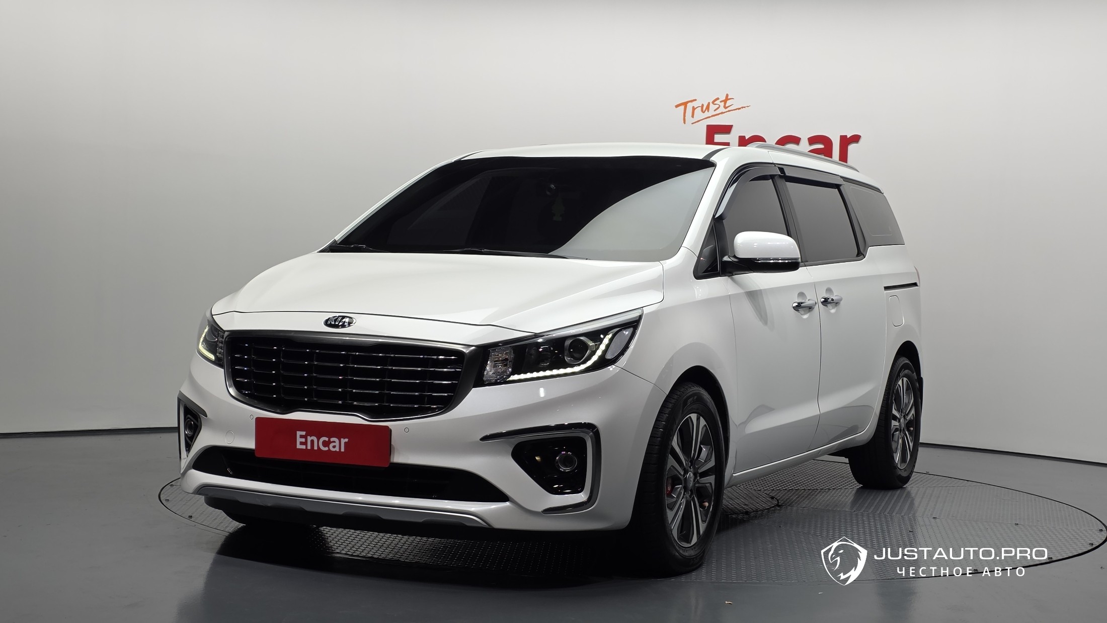 Автомобиль Kia Canival