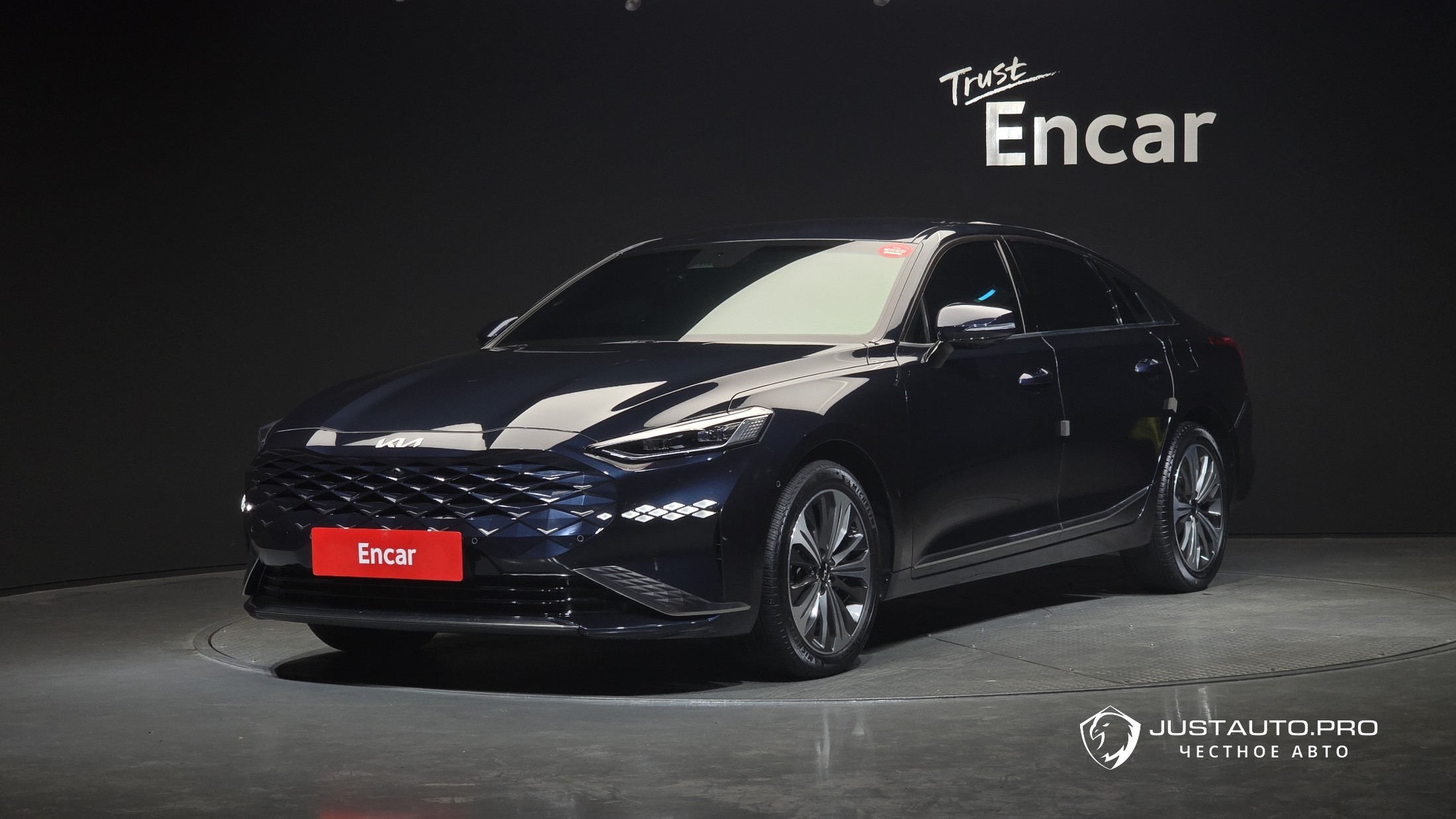 Автомобиль Kia K8