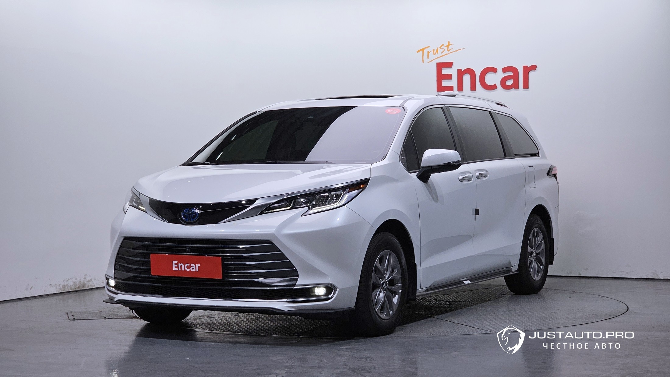 Автомобиль Toyota Sienna