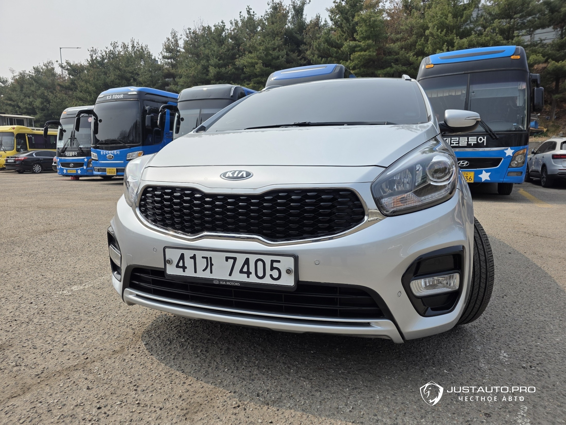 Автомобиль Kia Carens
