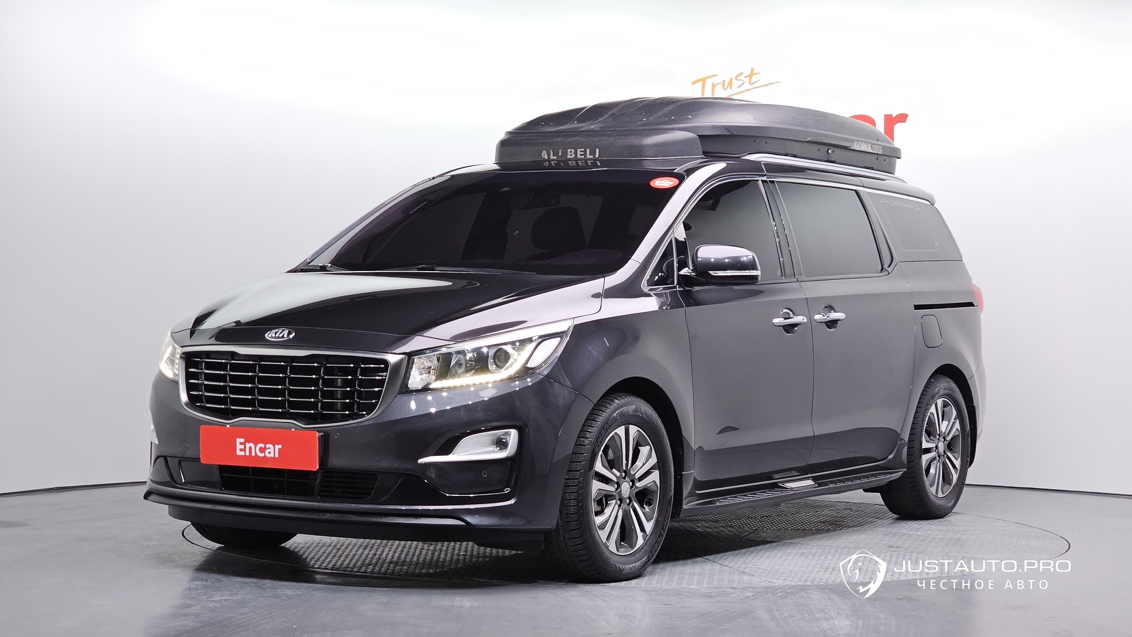 Автомобиль Kia Canival