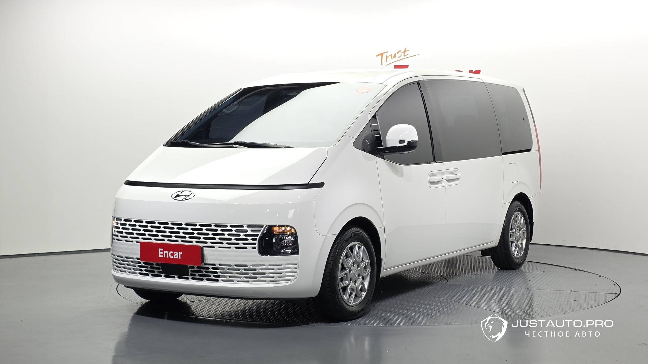 Автомобиль Hyundai Staria