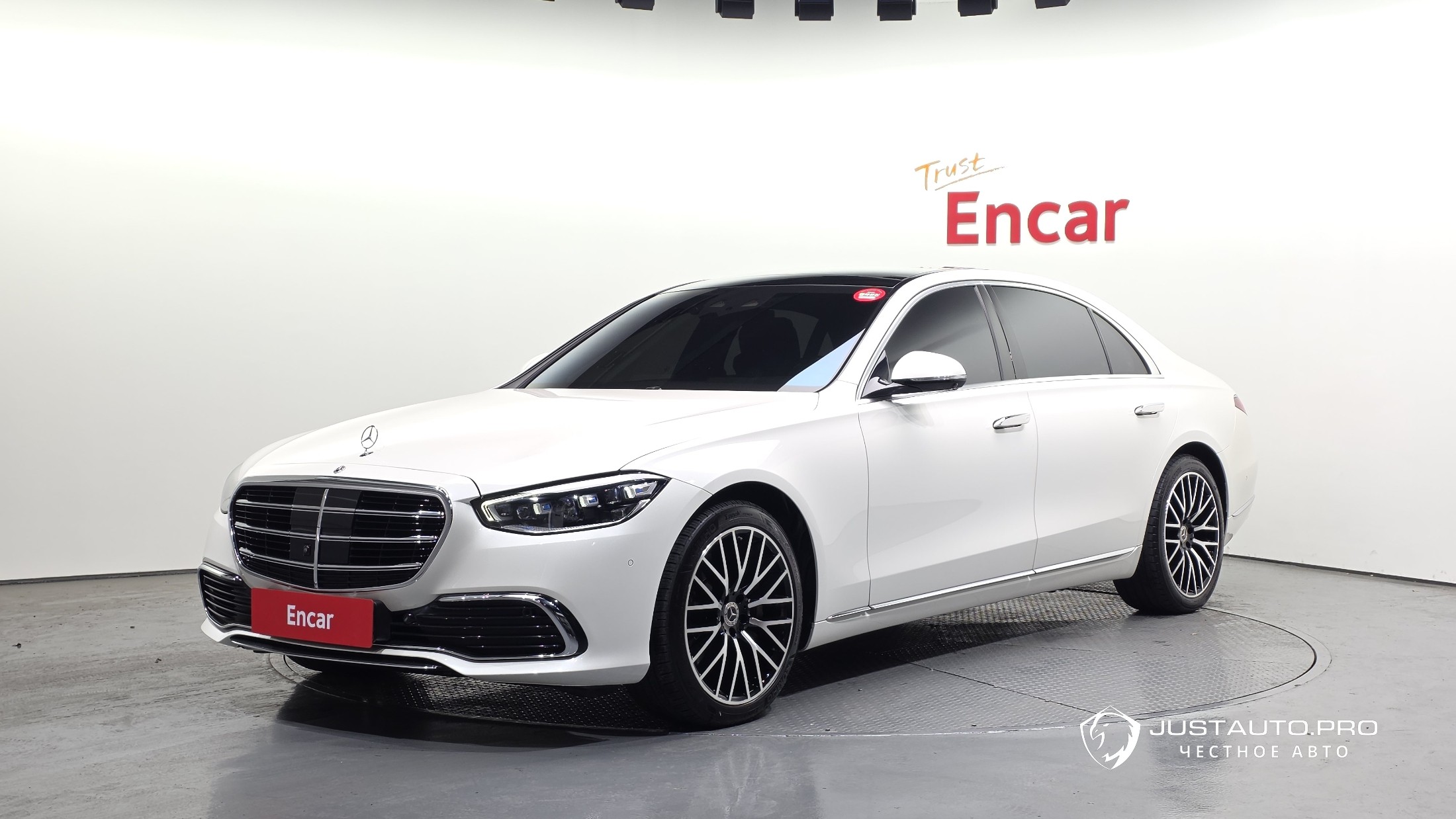 Автомобиль Mercedes-Benz S-Class