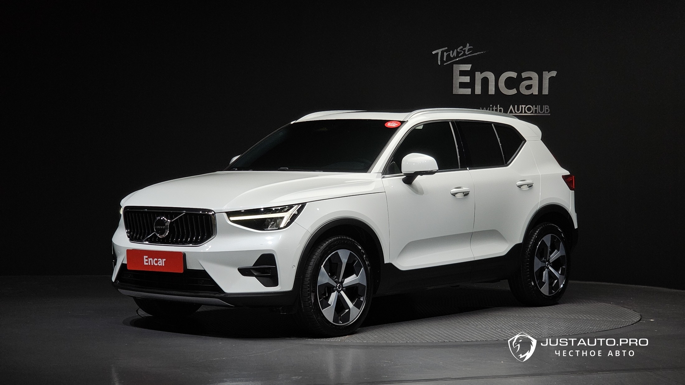 Автомобиль Volvo XC40