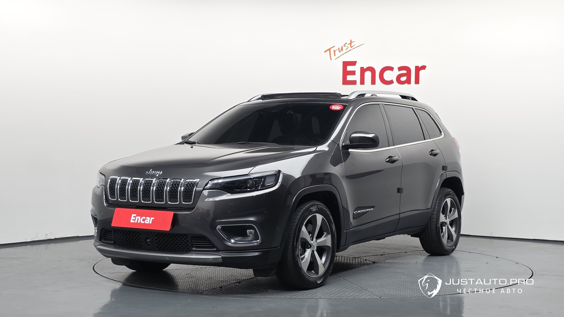 Автомобиль Jeep Cherokee