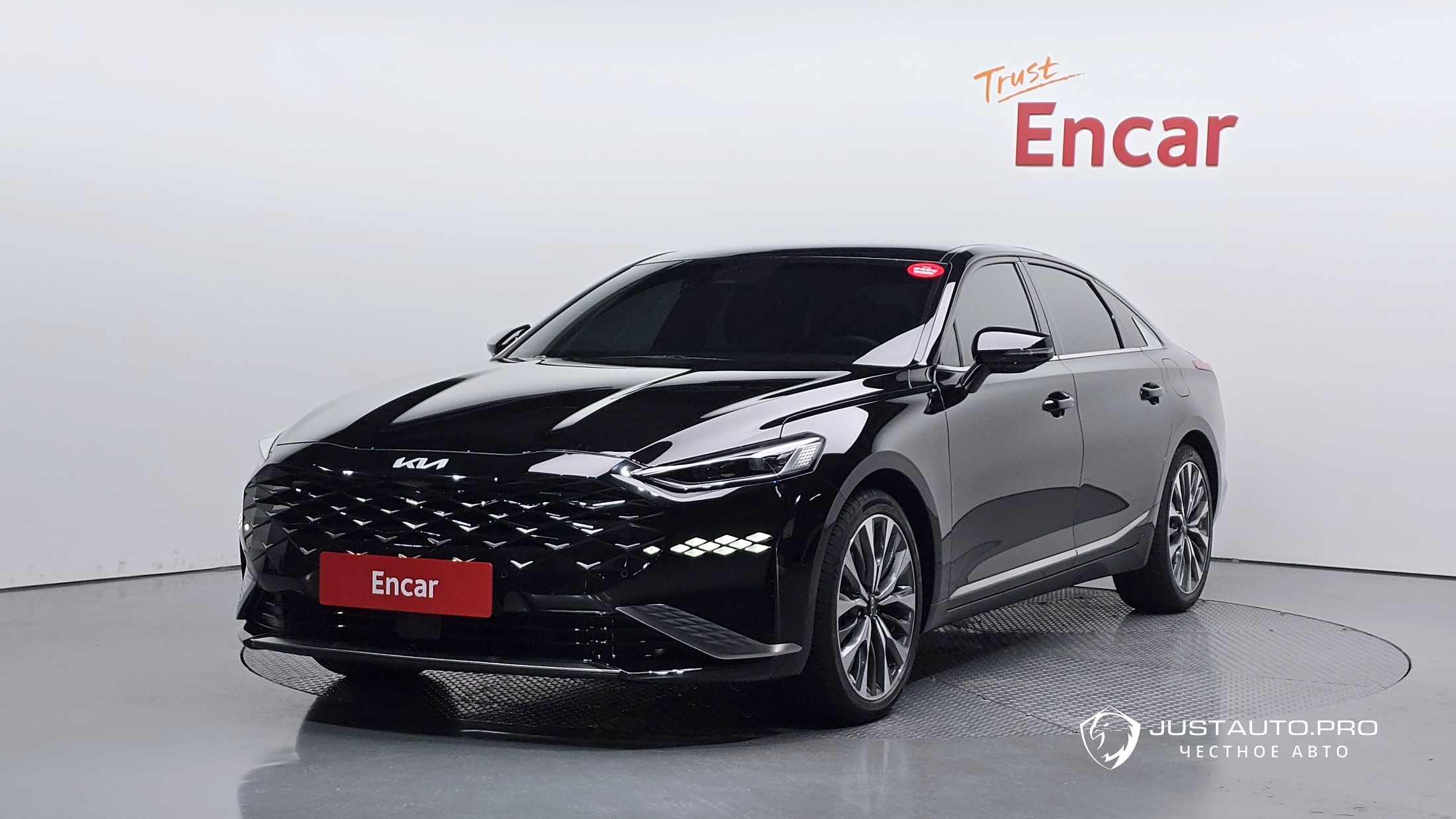 Автомобиль Kia K8