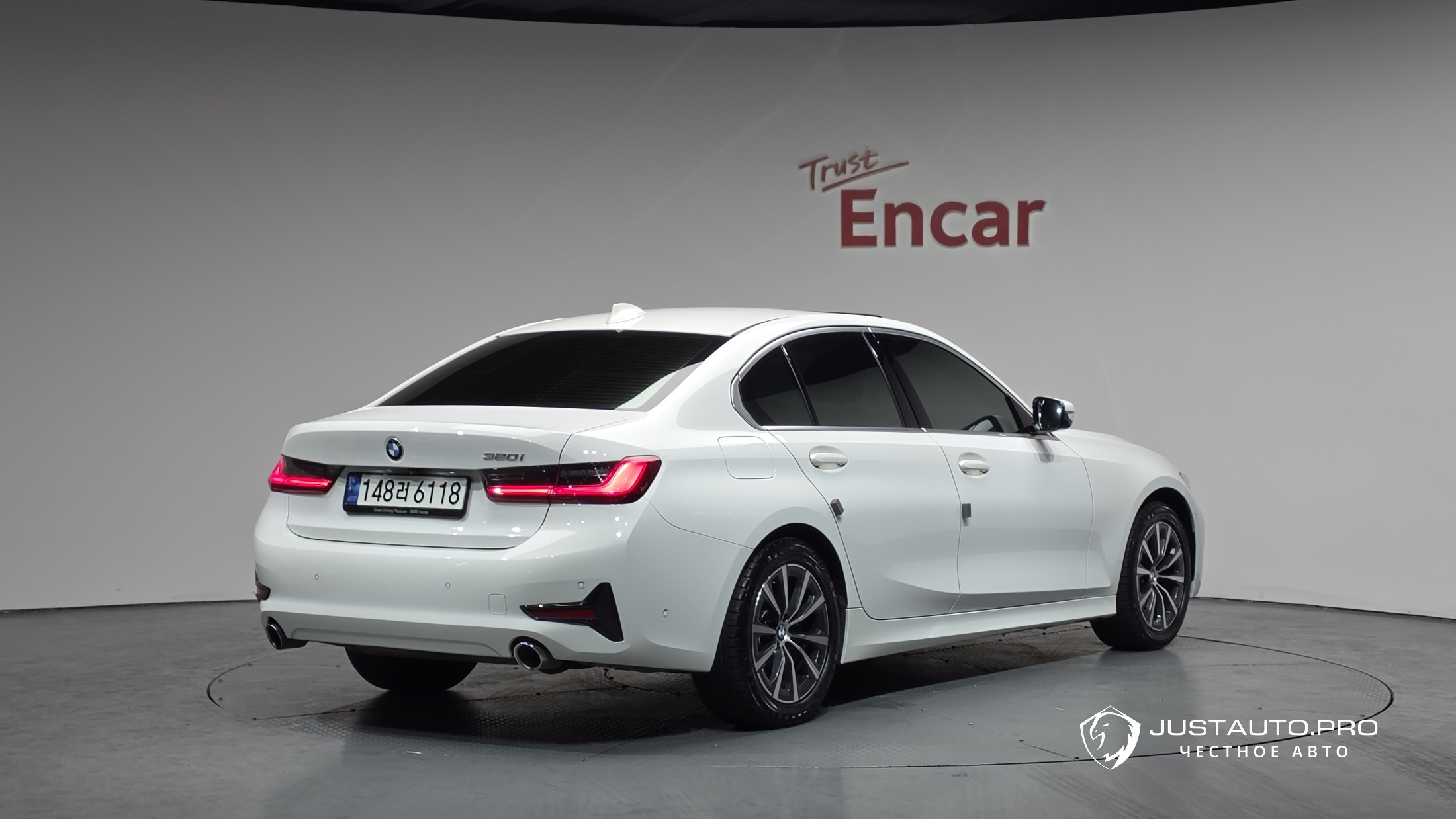 Автомобиль BMW 3-Series