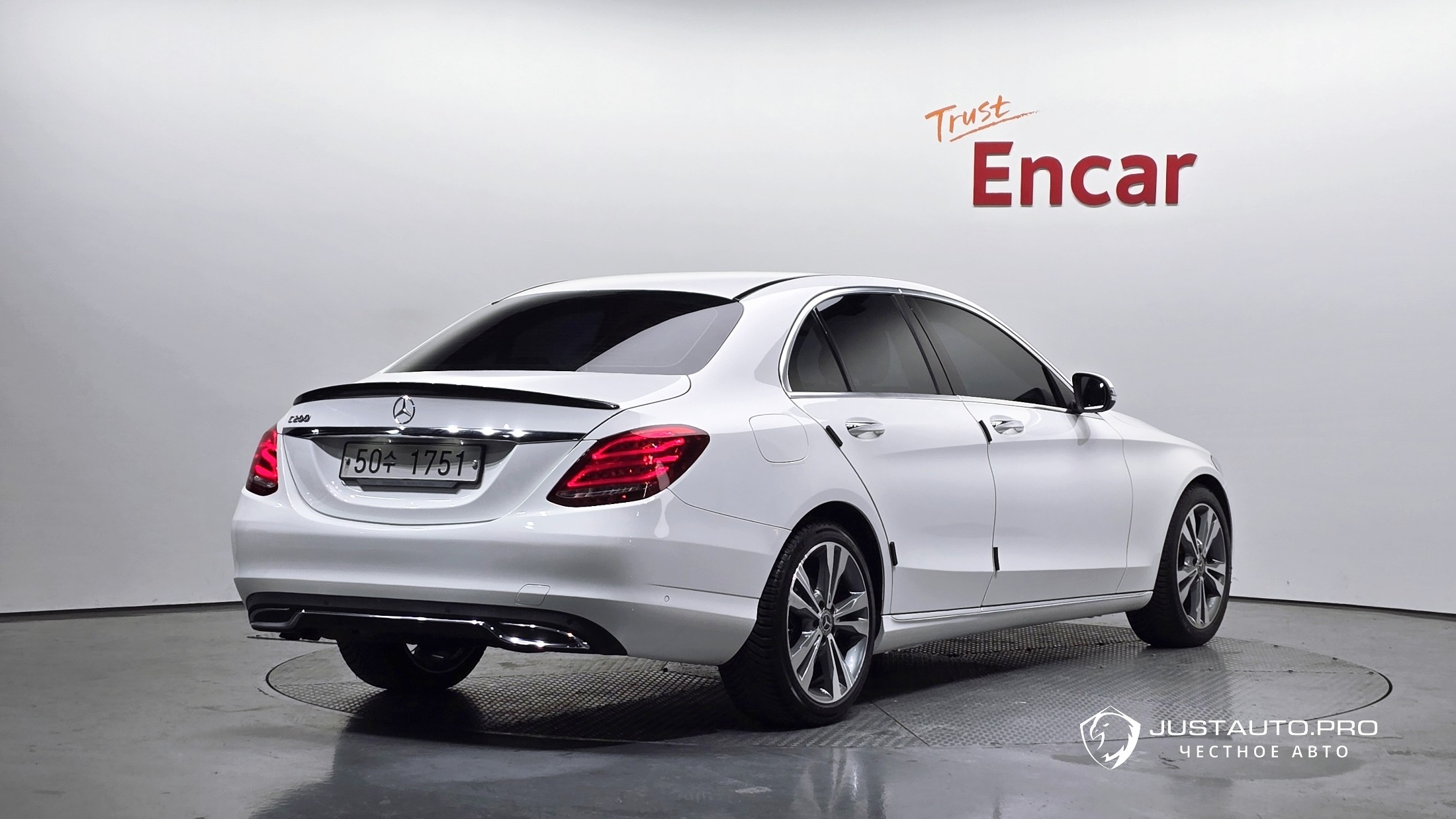 Автомобиль Mercedes-Benz C-Class