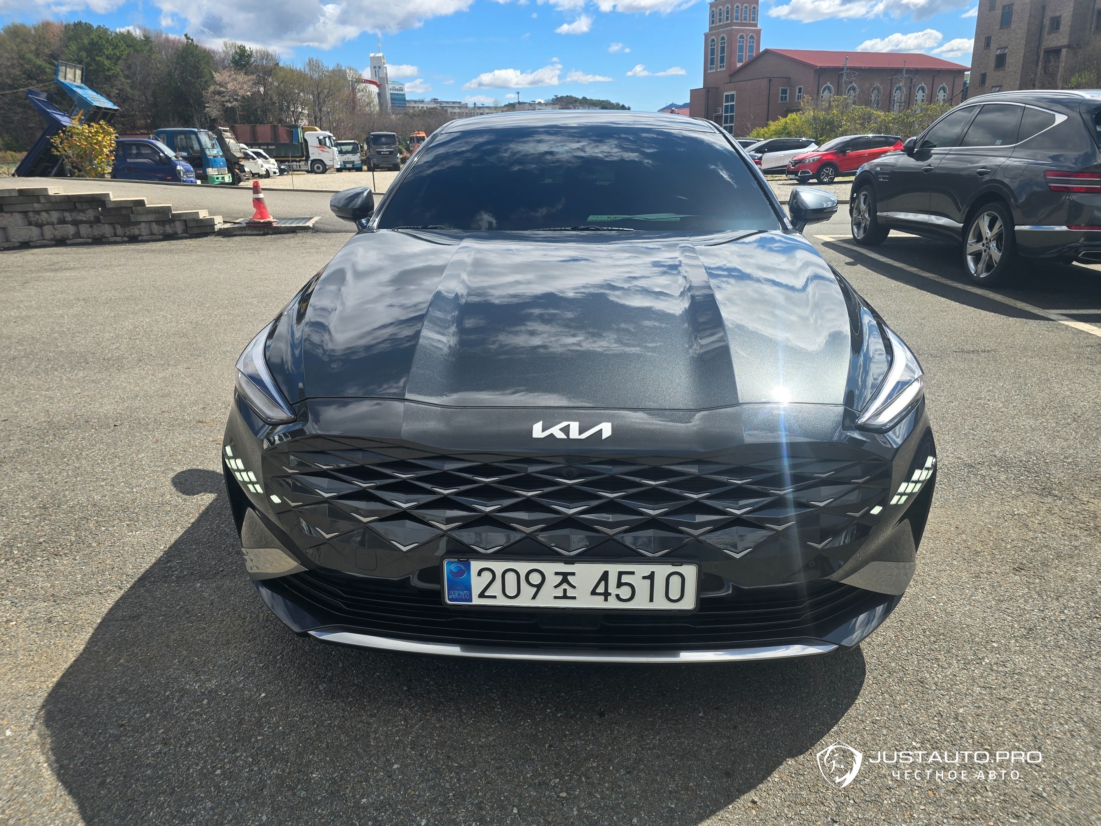 Автомобиль Kia K8