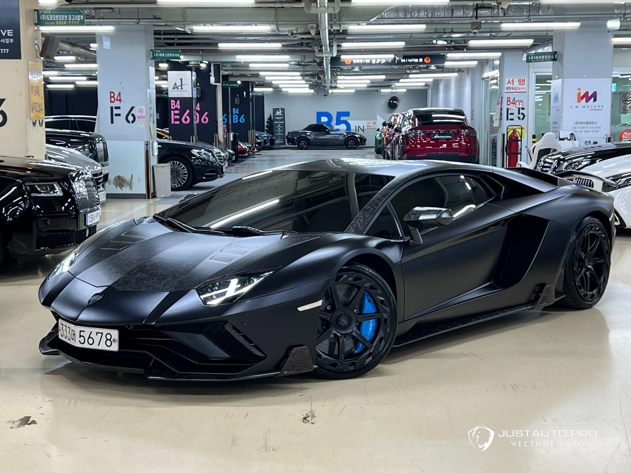 Автомобиль Lamborghini Aventador