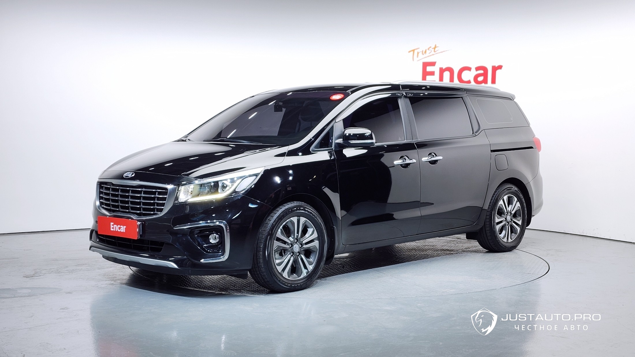 Автомобиль Kia Canival