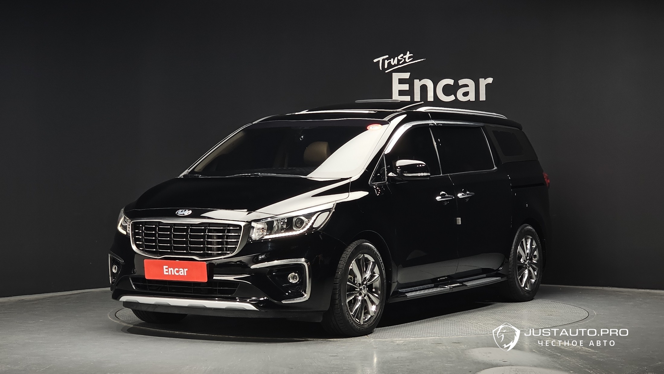 Автомобиль Kia Canival