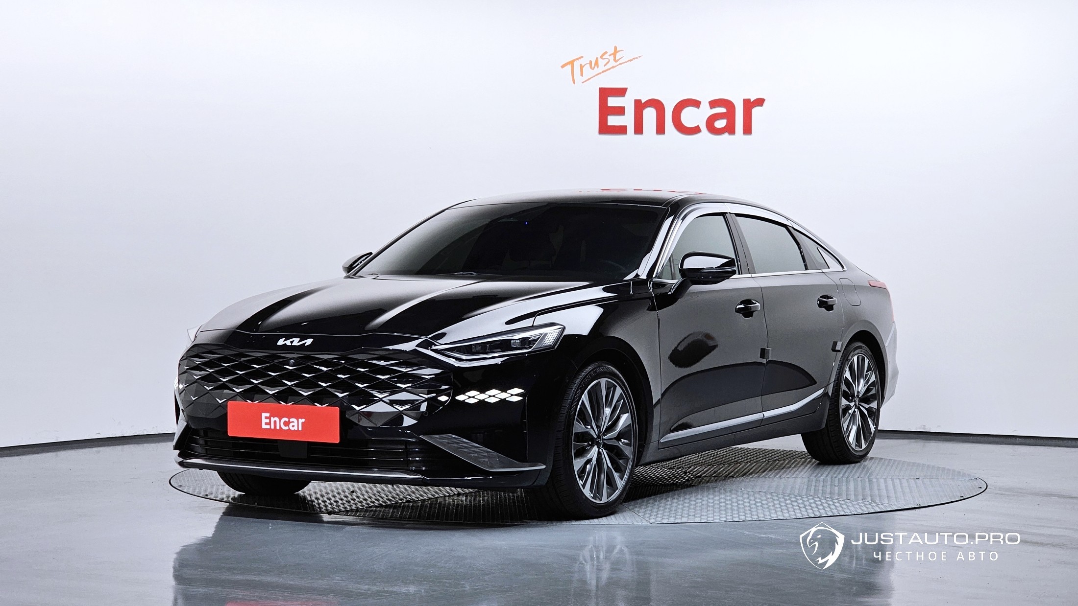 Автомобиль Kia K8