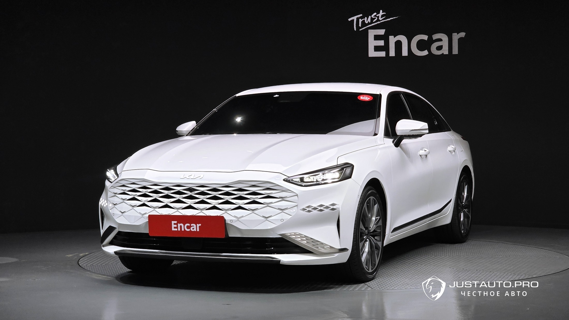 Автомобиль Kia K8