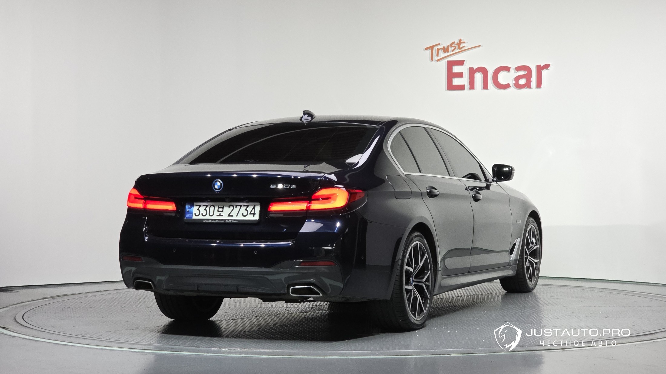 Автомобиль BMW 5-Series