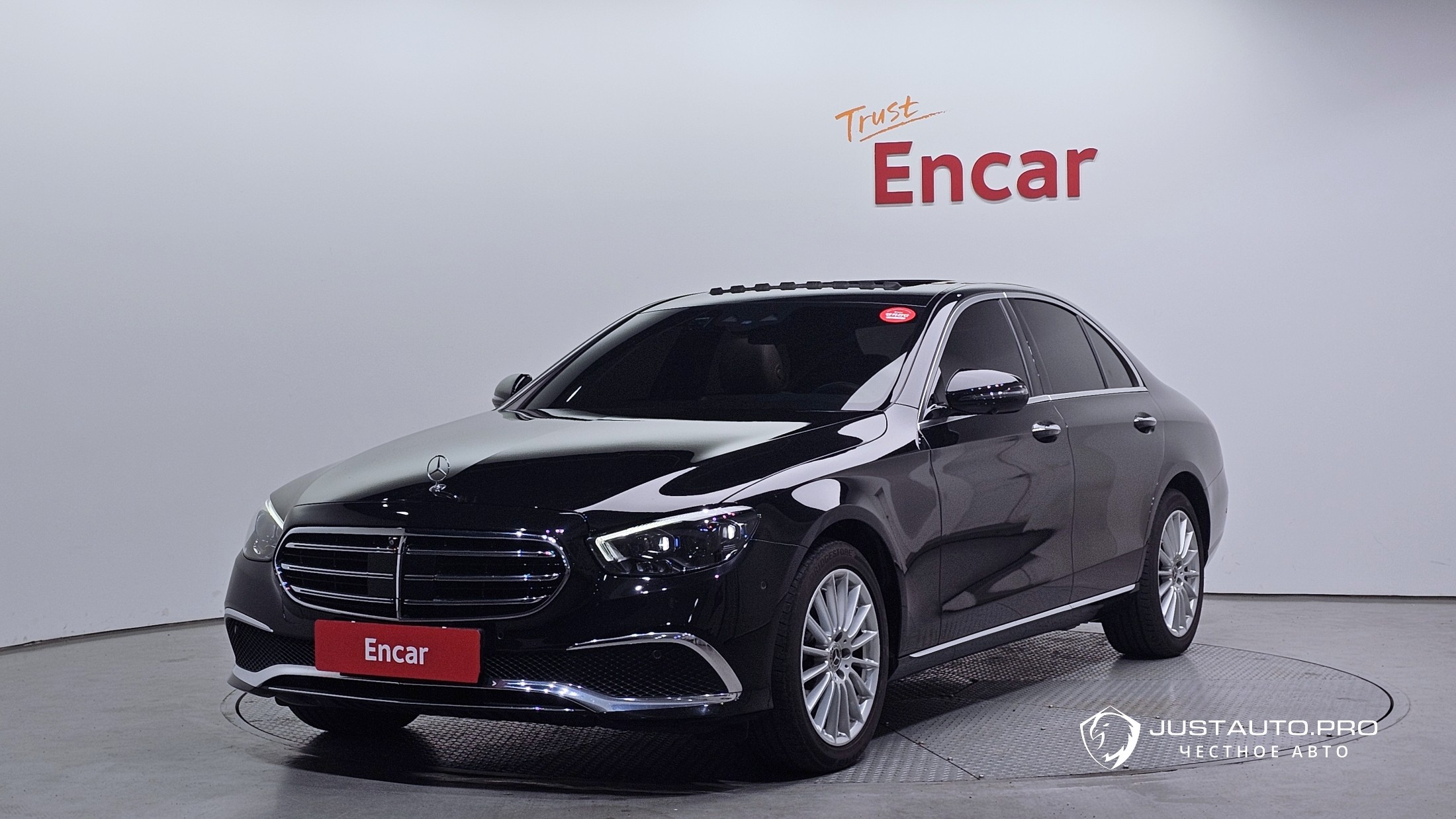 Автомобиль Mercedes-Benz E-Class