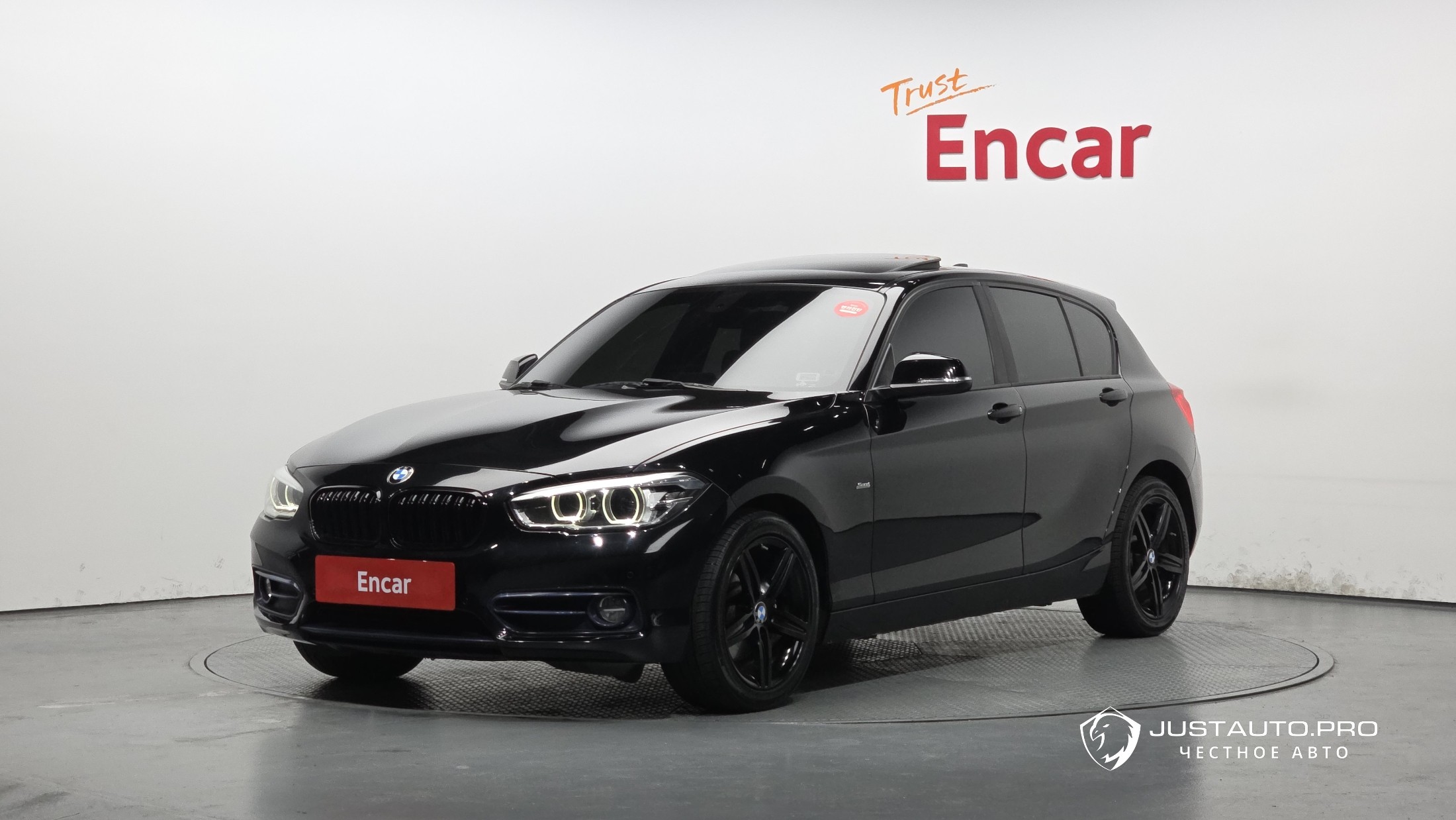 Автомобиль BMW 1-Series