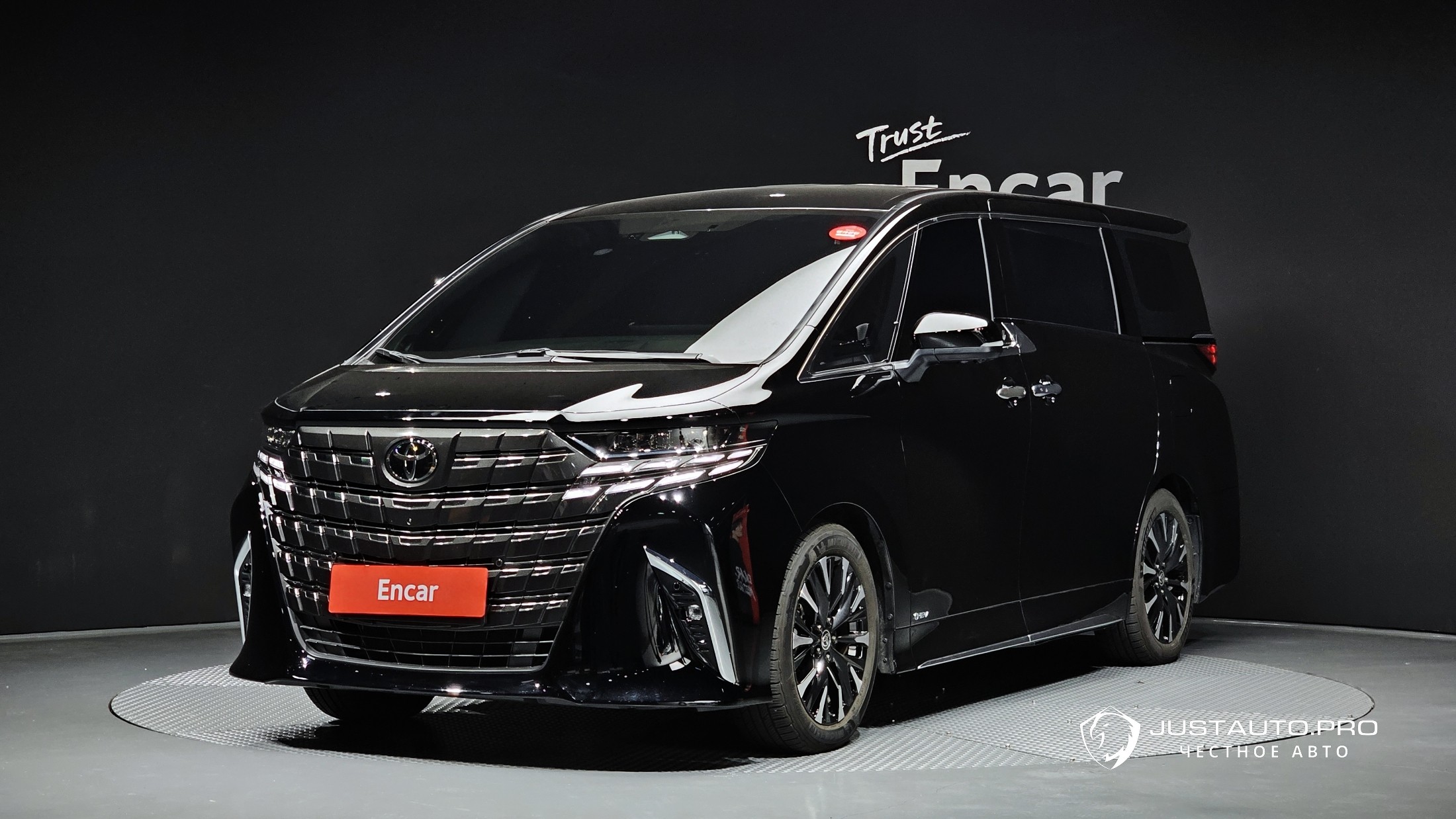 Автомобиль Toyota Alphard
