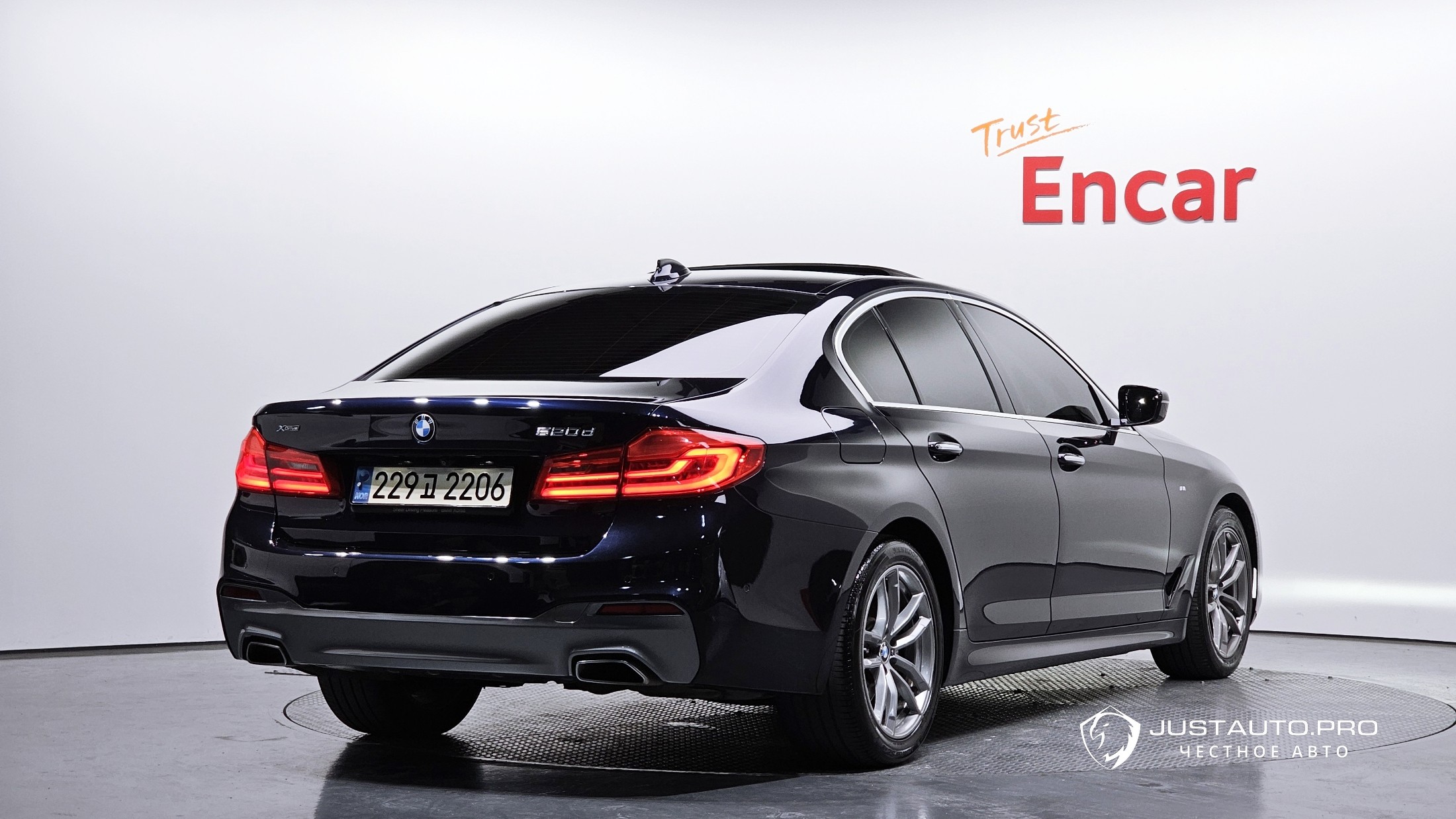 Автомобиль BMW 5-Series