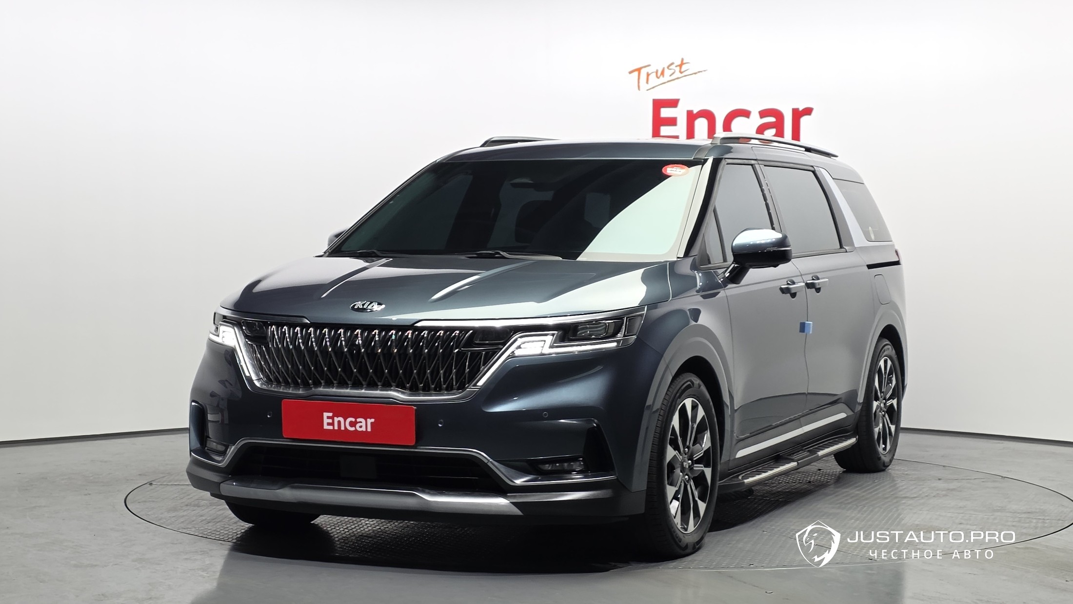 Автомобиль Kia Canival
