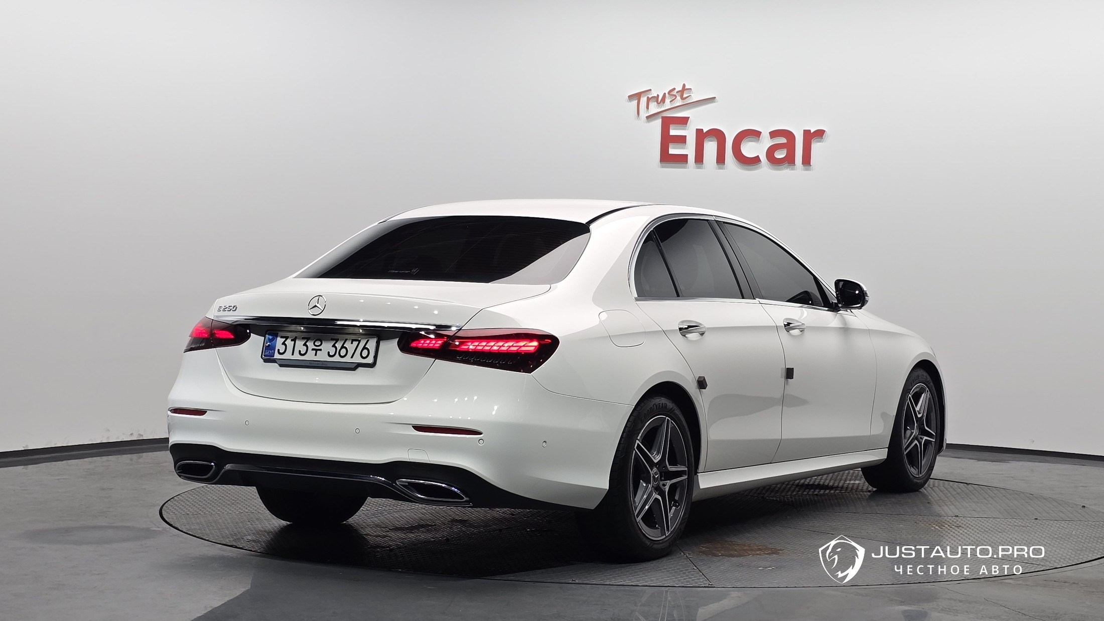 Автомобиль Mercedes-Benz E-Class