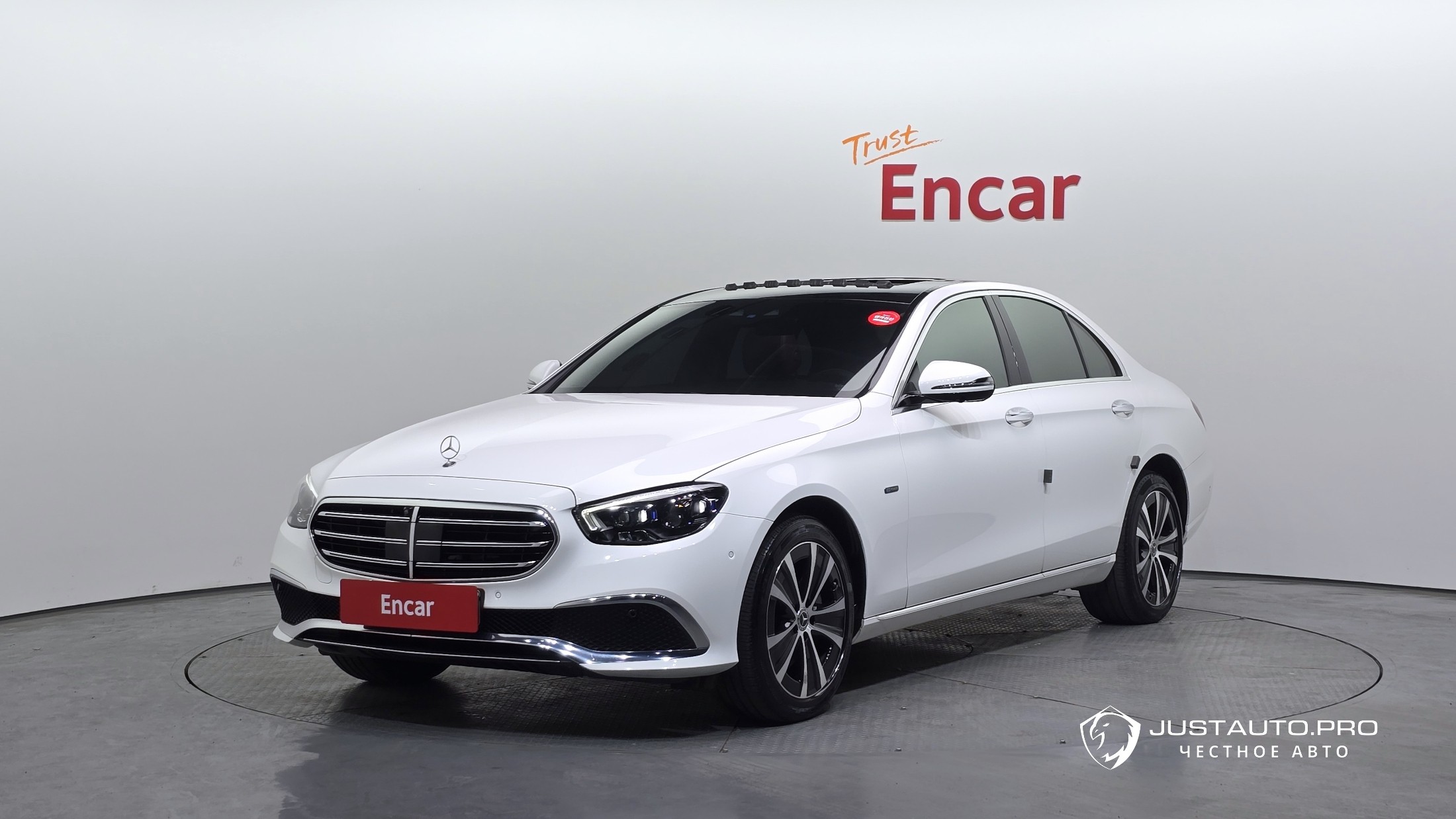 Автомобиль Mercedes-Benz E-Class