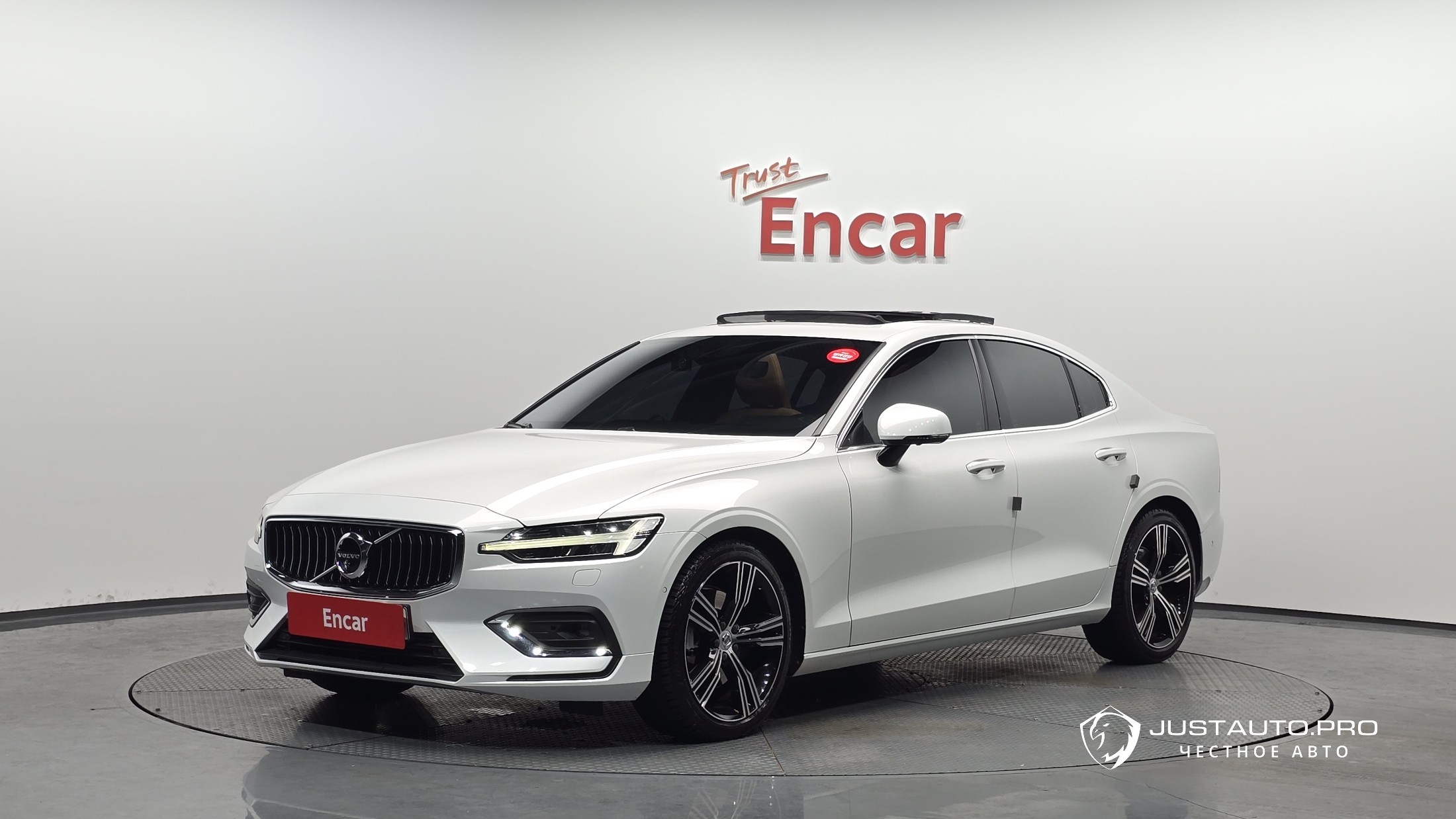 Автомобиль Volvo S60