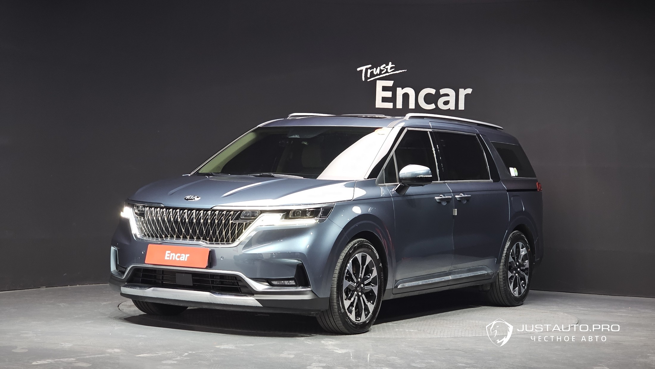 Автомобиль Kia Canival