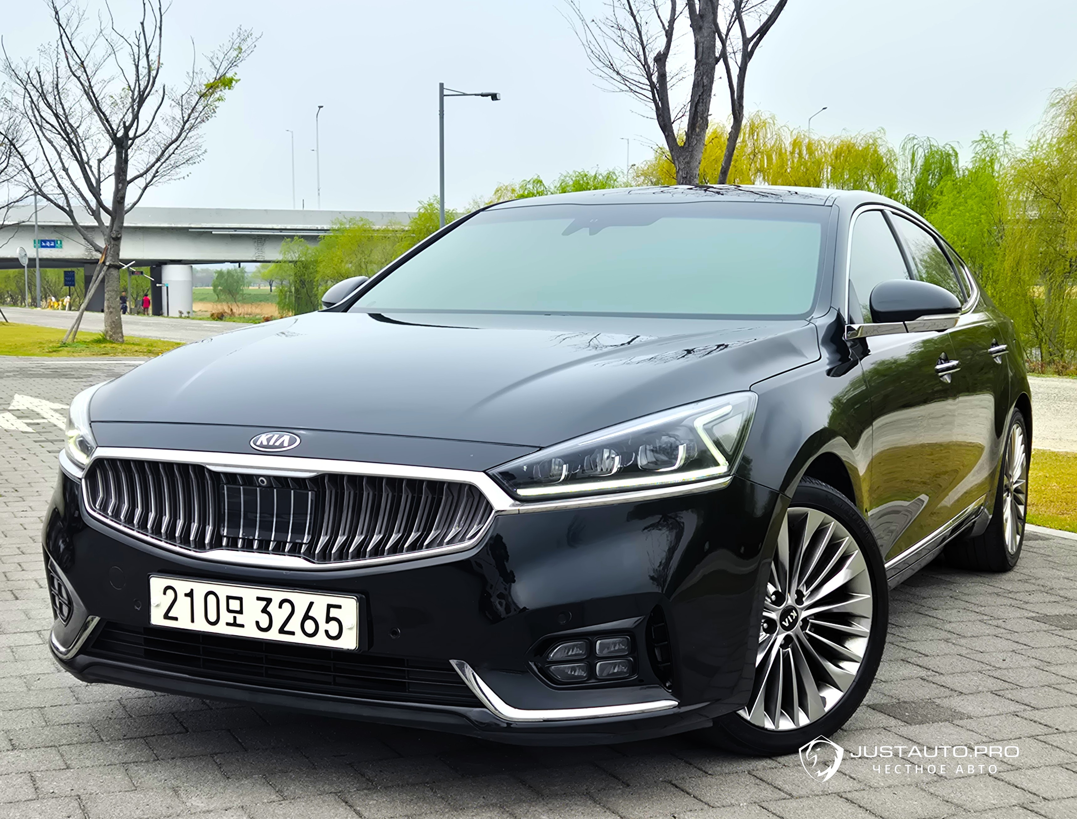 Автомобиль Kia K7