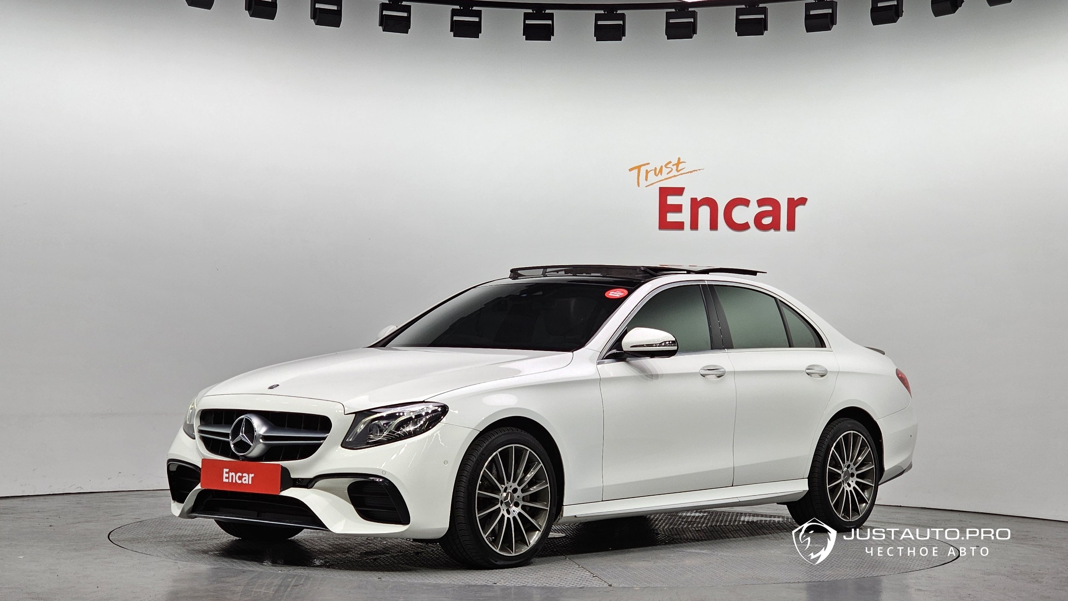 Автомобиль Mercedes-Benz E-Class