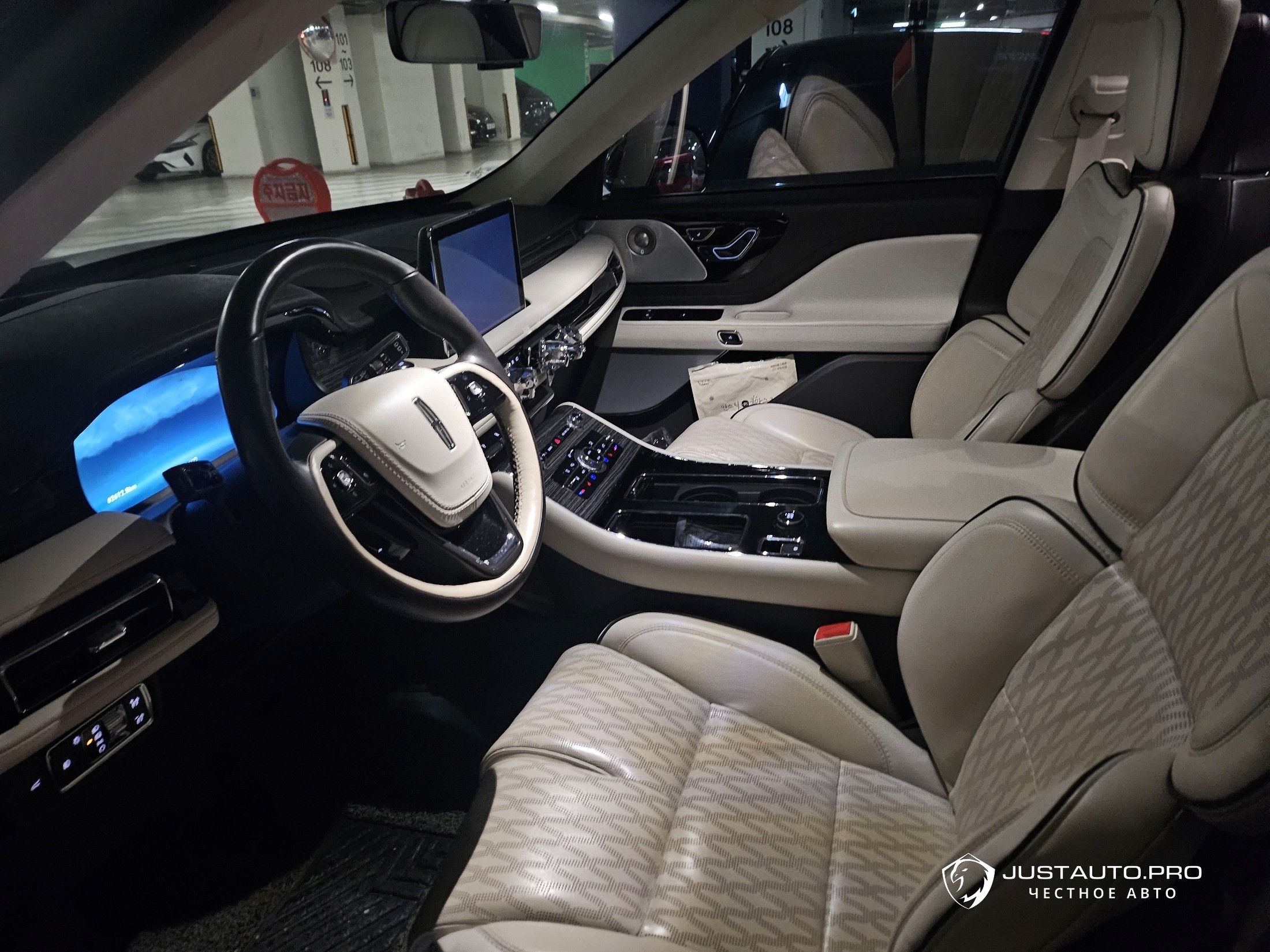 Автомобиль Lincoln Aviator