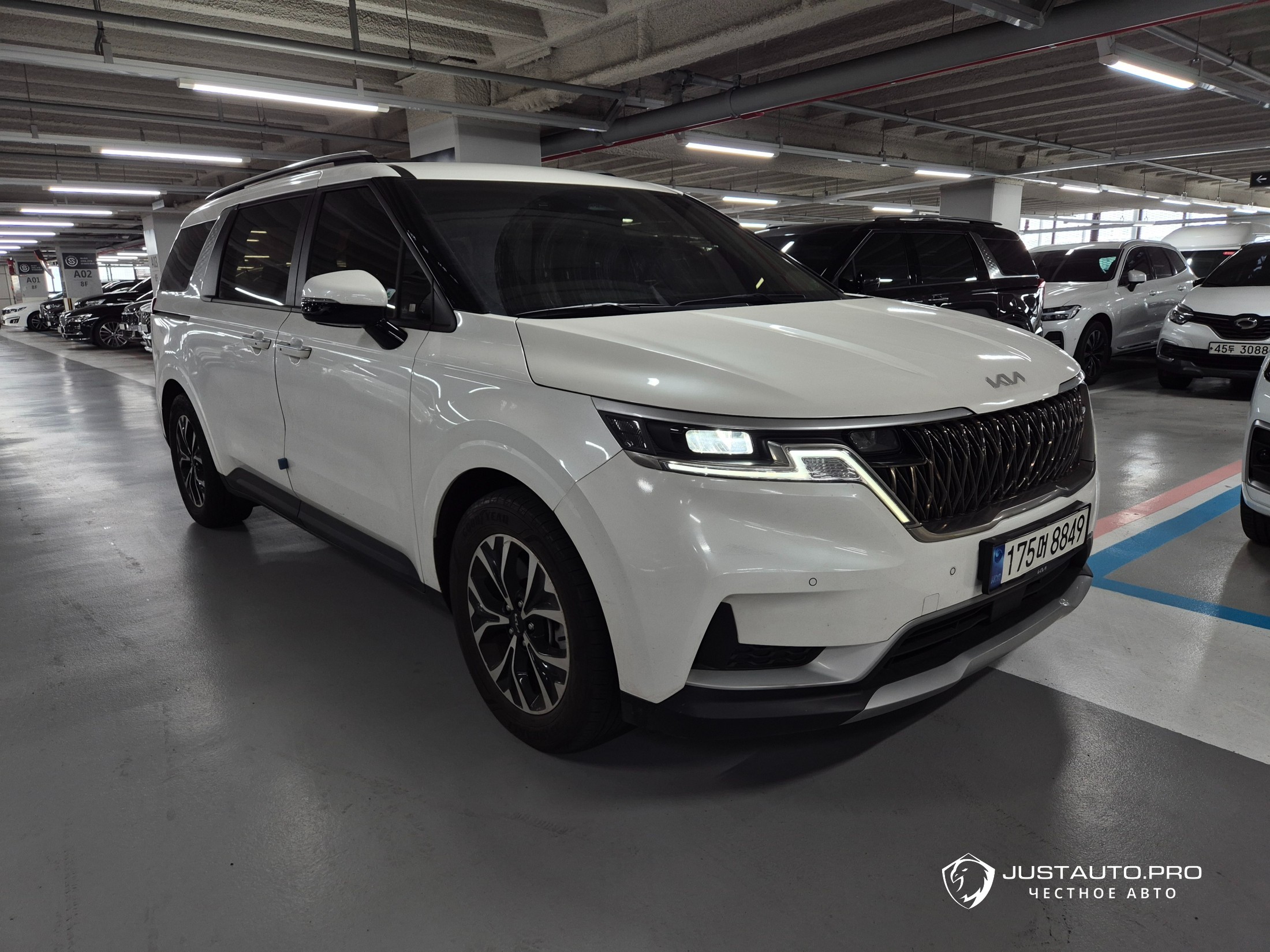 Автомобиль Kia Canival