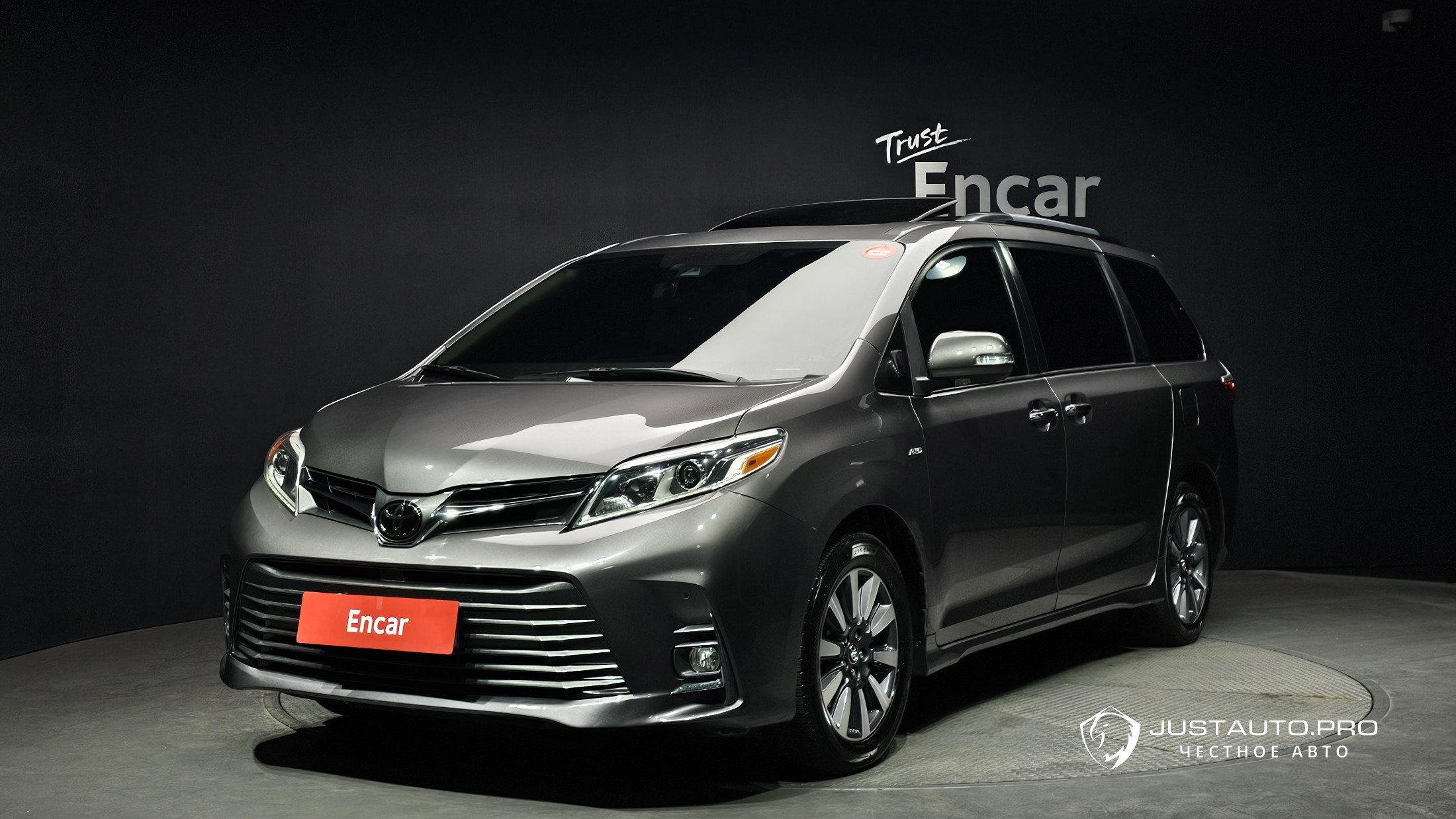 Автомобиль Toyota Sienna