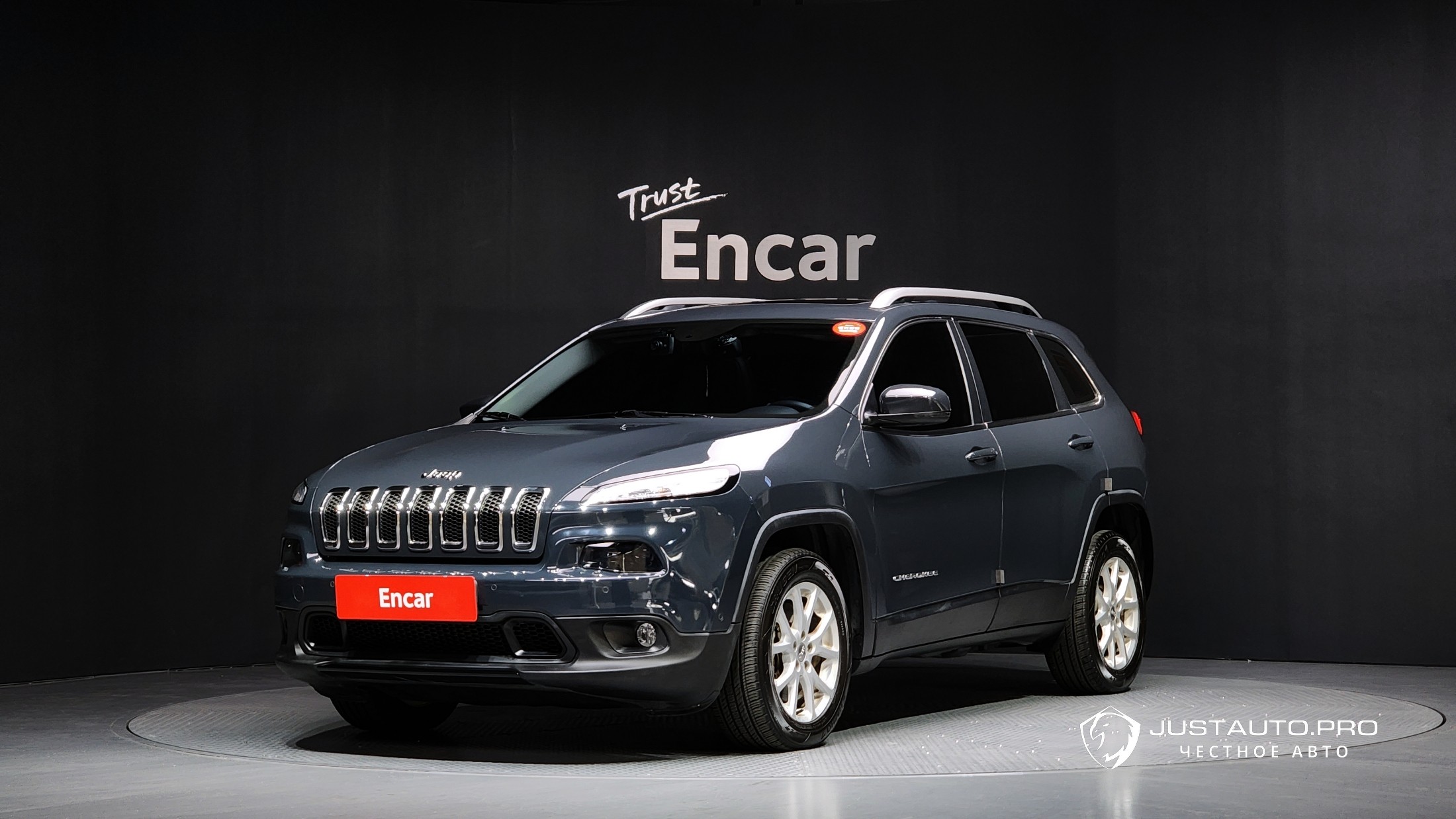 Автомобиль Jeep Cherokee