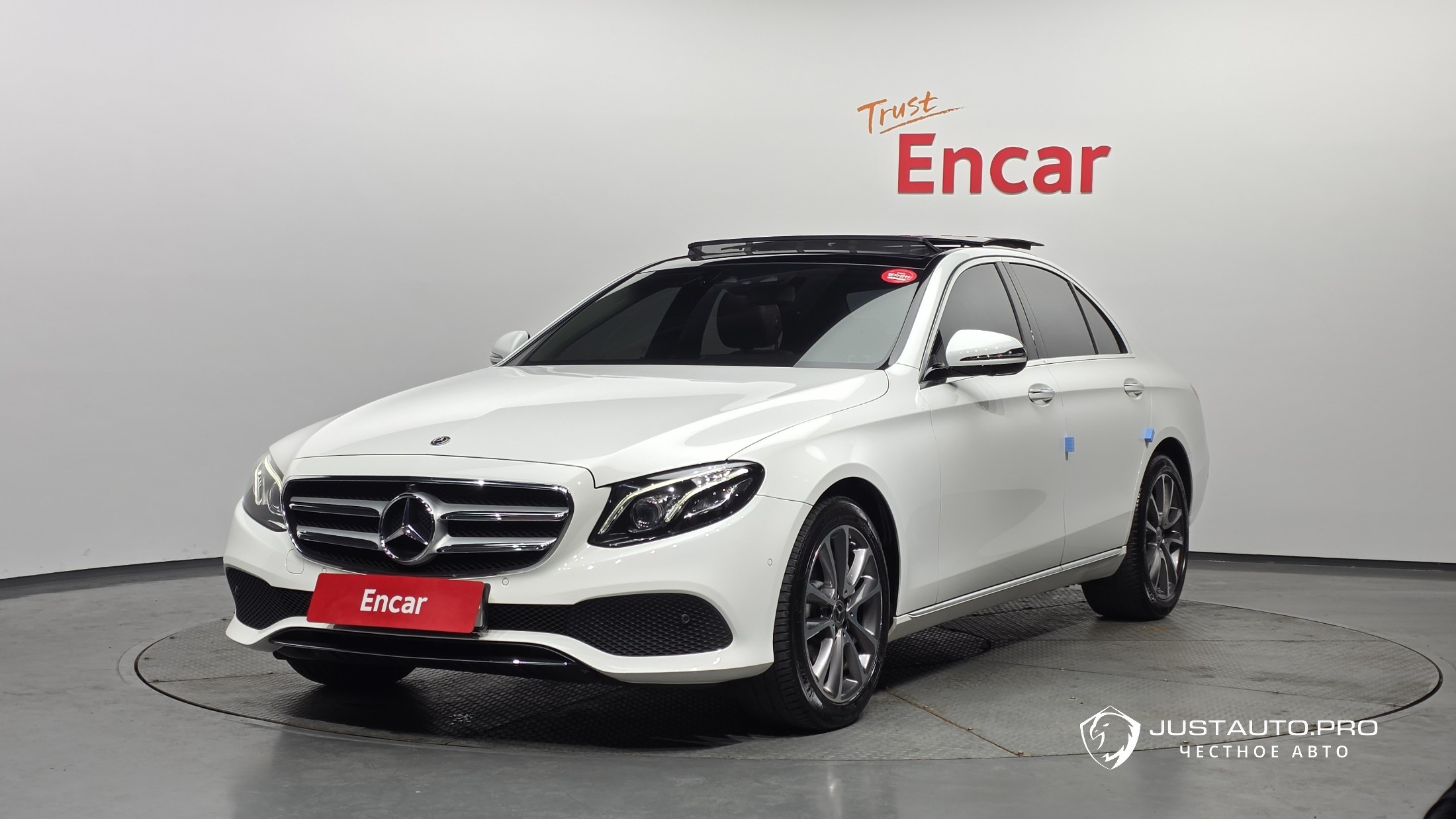 Автомобиль Mercedes-Benz E-Class