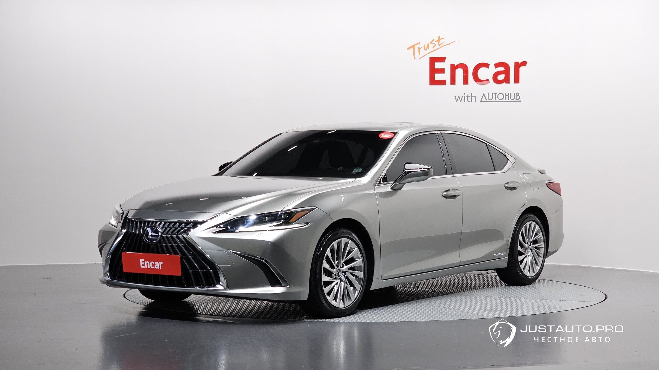 Автомобиль Lexus ES