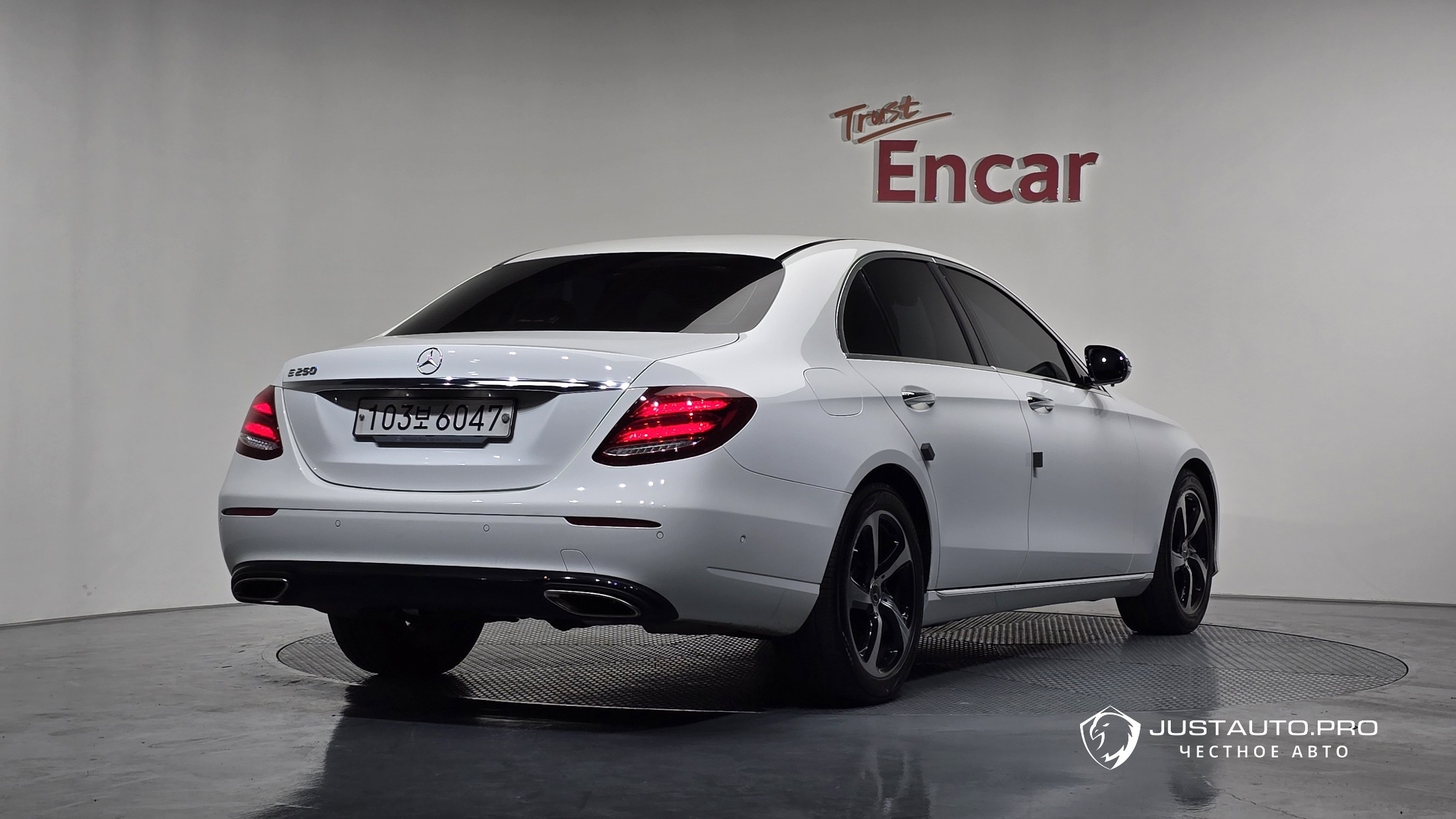 Автомобиль Mercedes-Benz E-Class