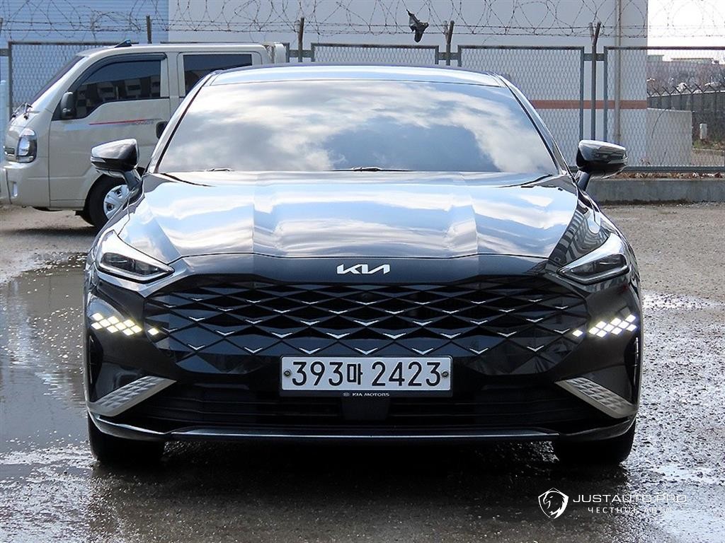 Автомобиль Kia K8