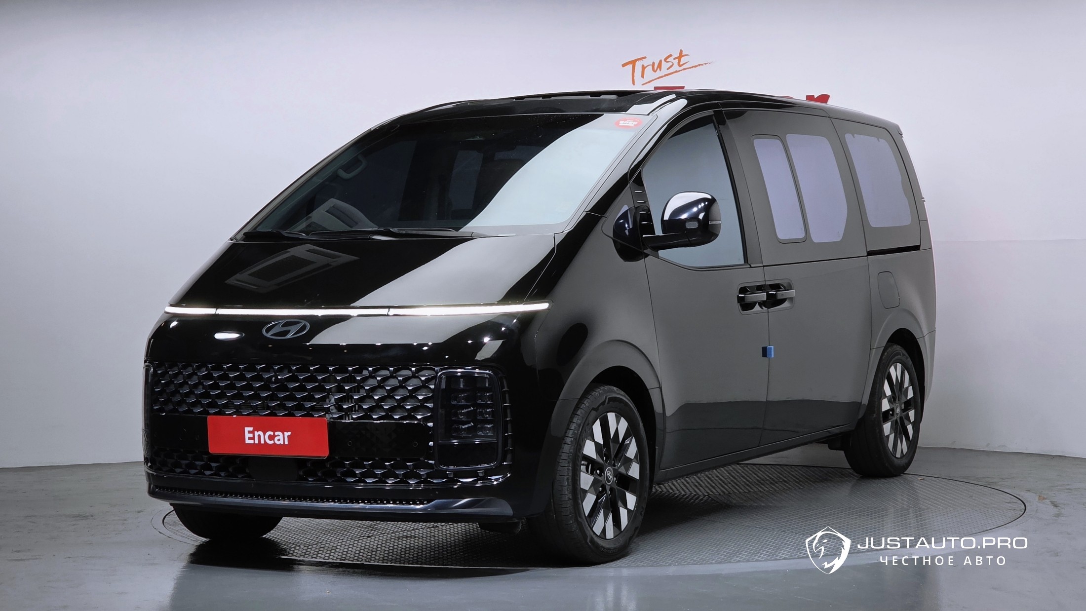 Автомобиль Hyundai Staria