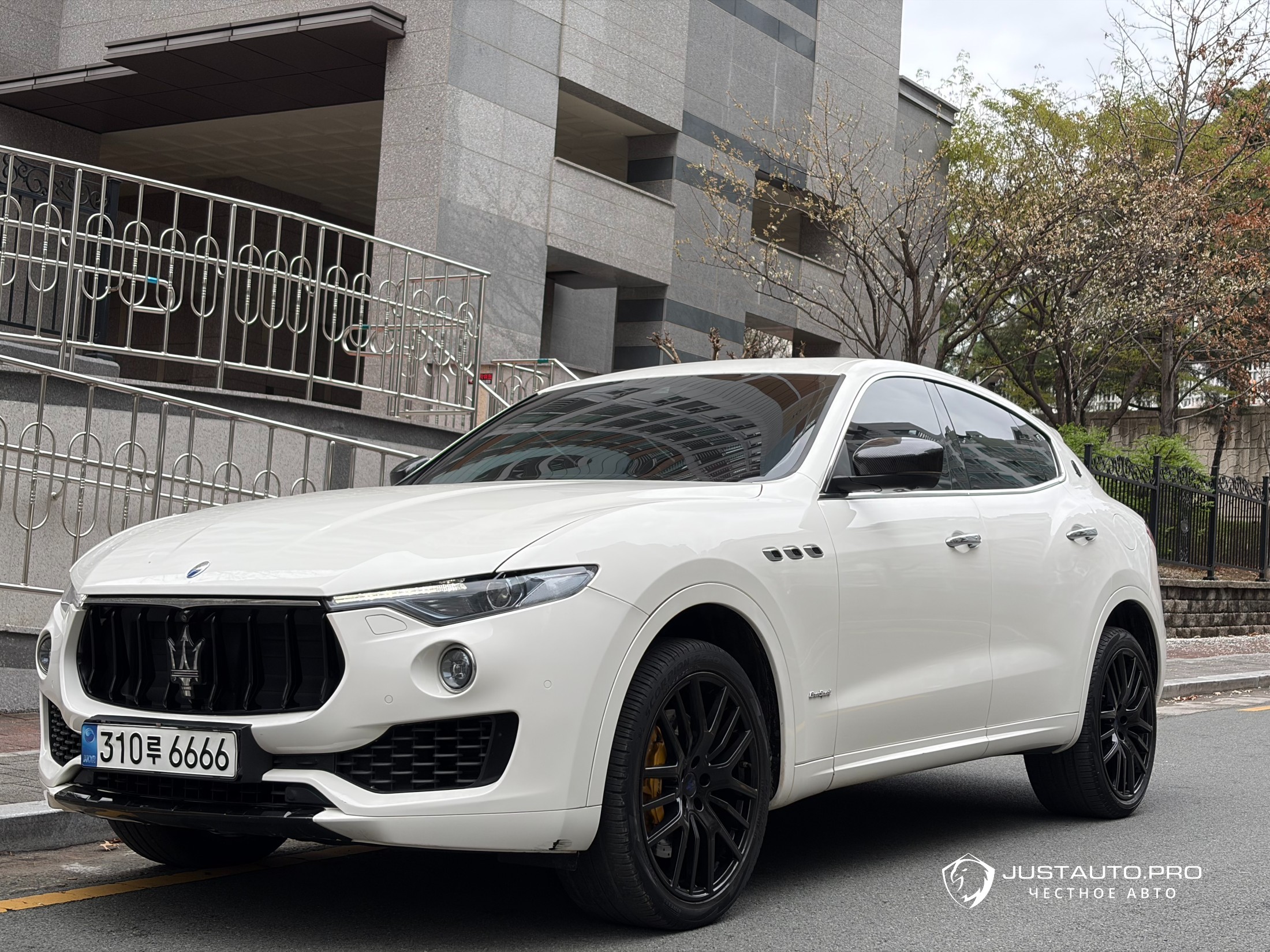 Автомобиль Maserati Levante