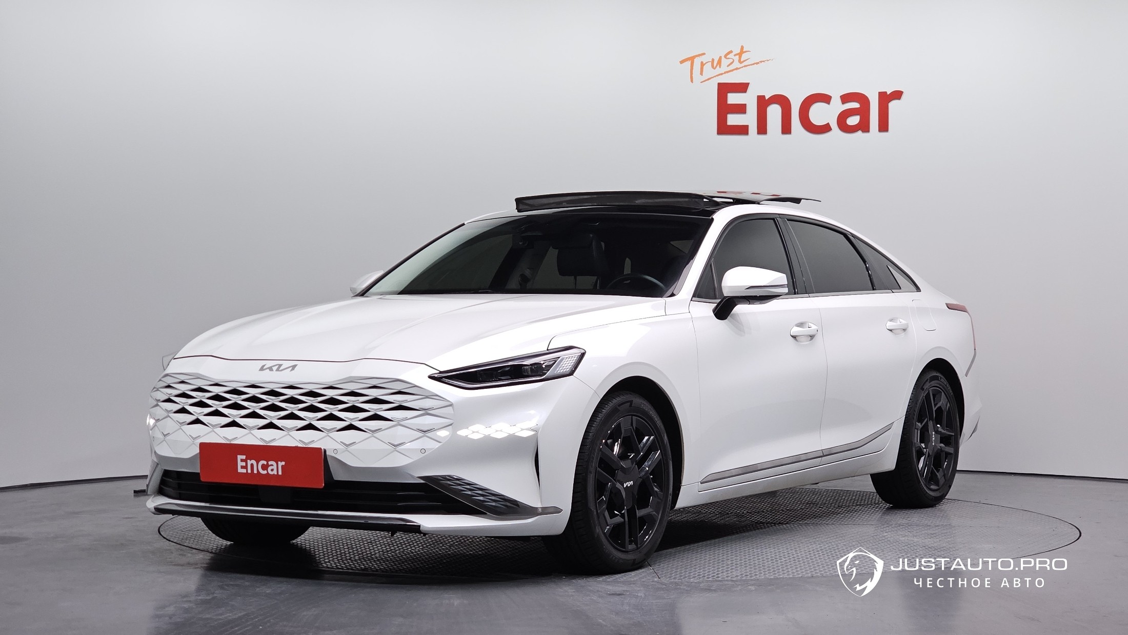 Автомобиль Kia K8