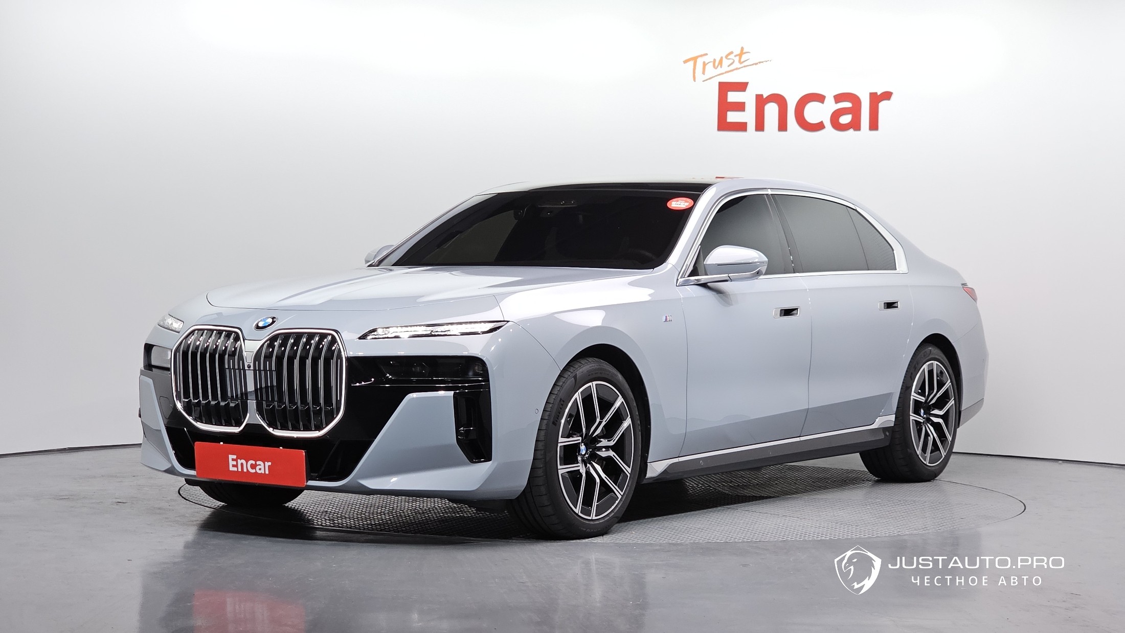 Автомобиль BMW 7-Series