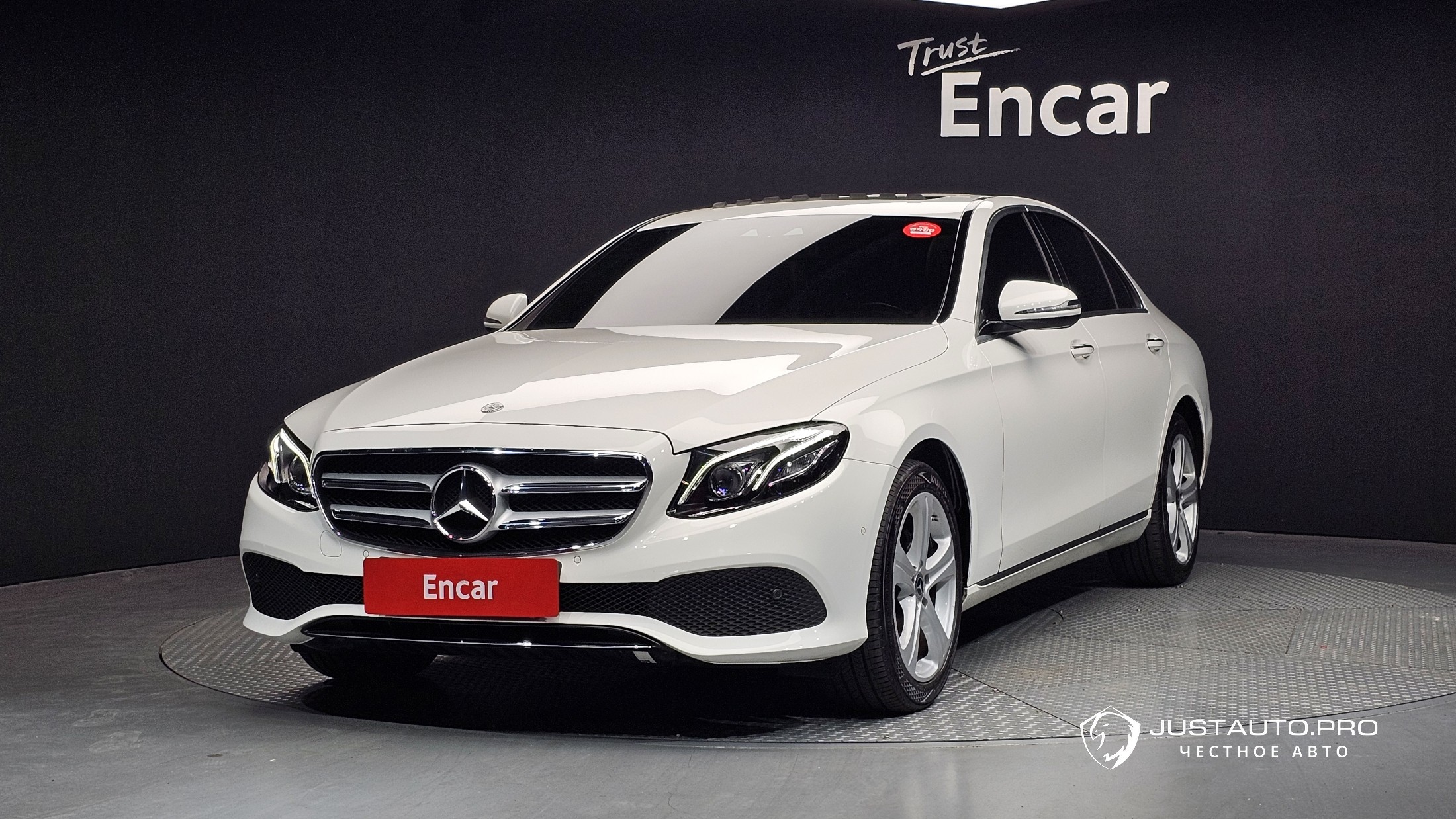 Автомобиль Mercedes-Benz E-Class