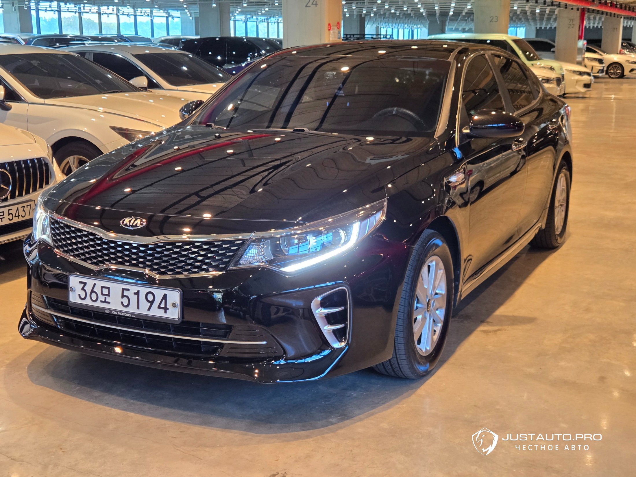 Автомобиль Kia K5