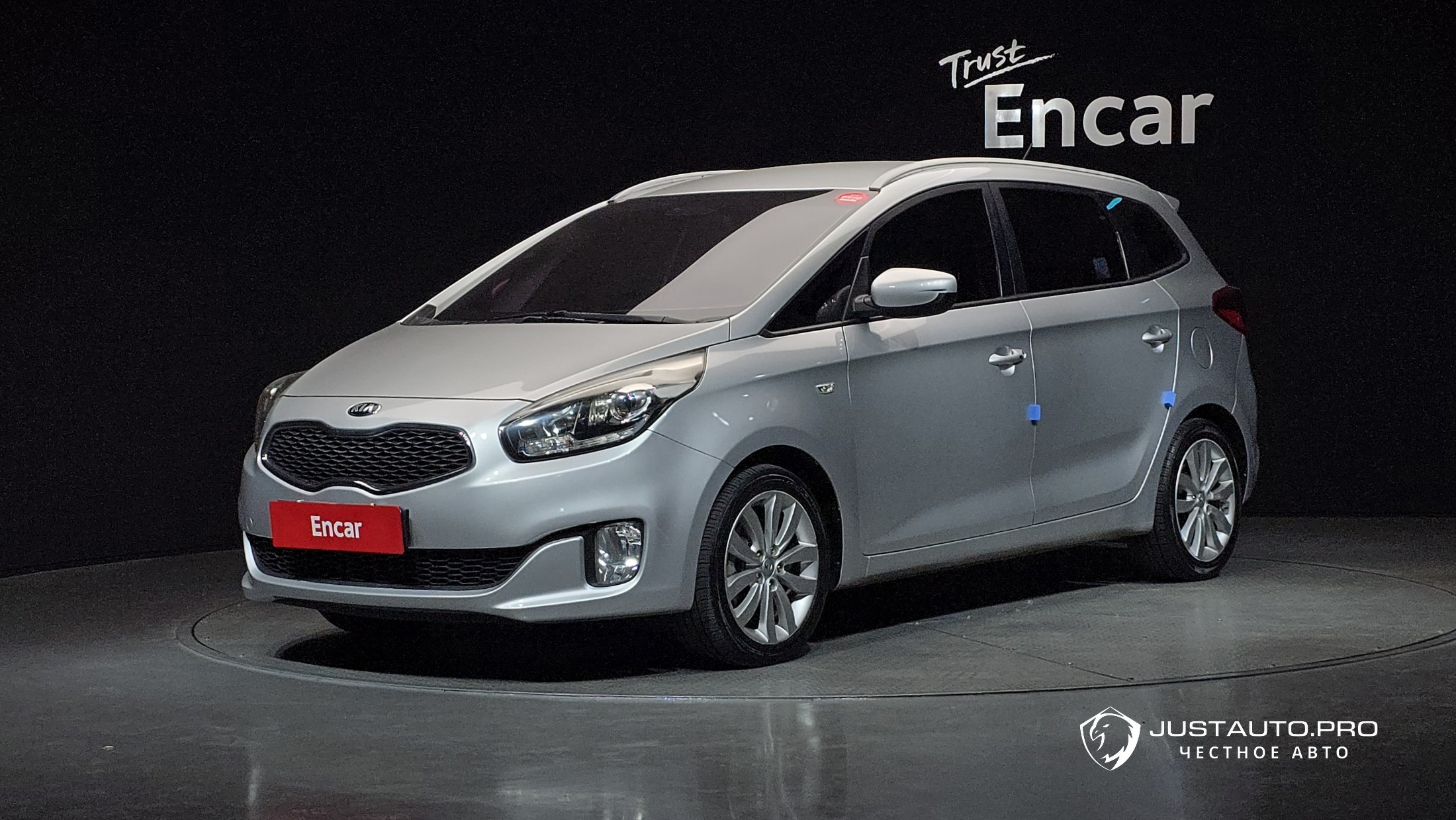 Автомобиль Kia Carens