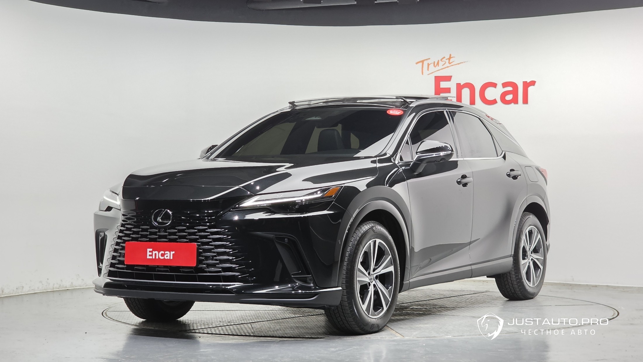 Автомобиль Lexus RX