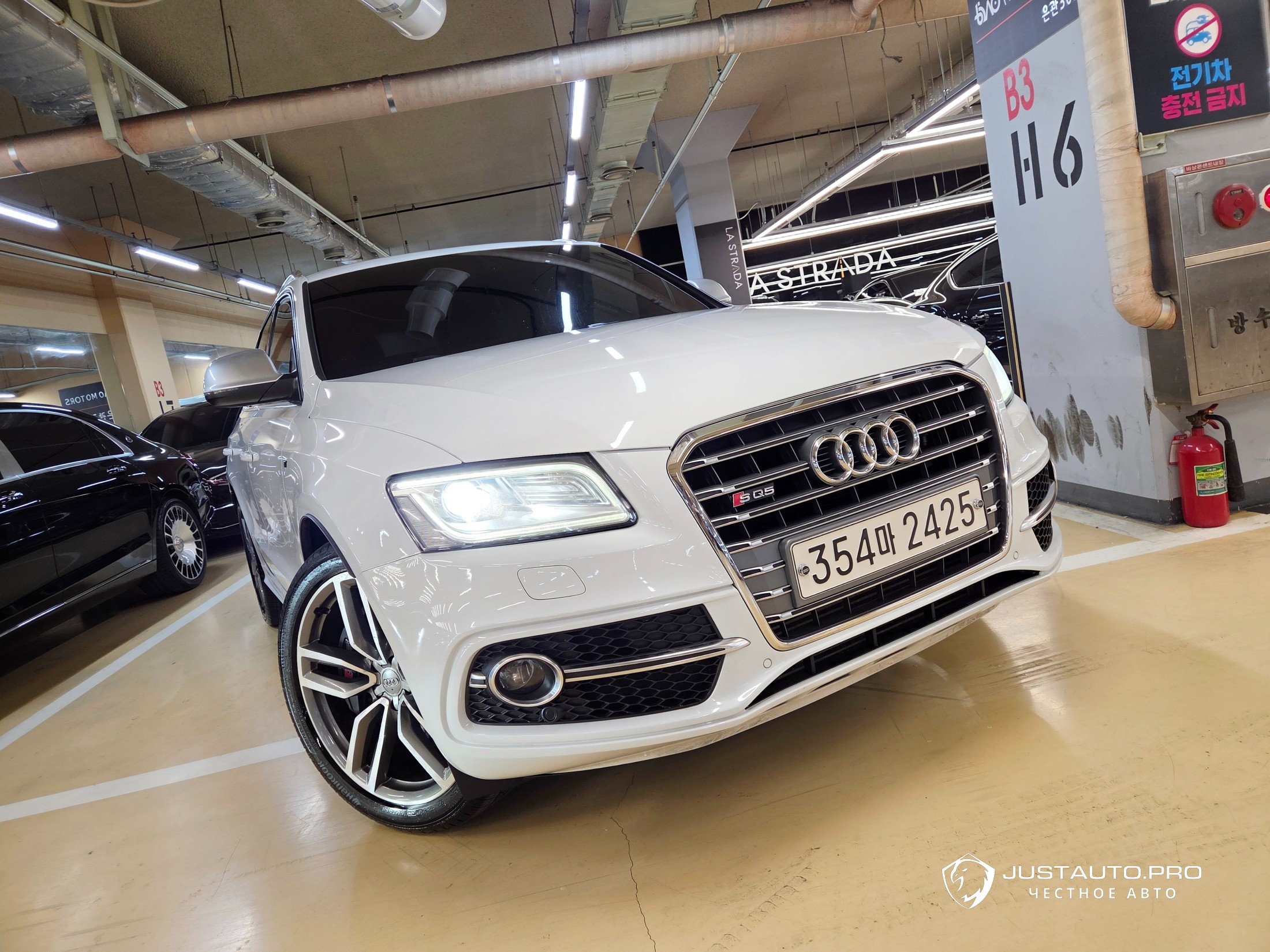 Автомобиль Audi SQ5