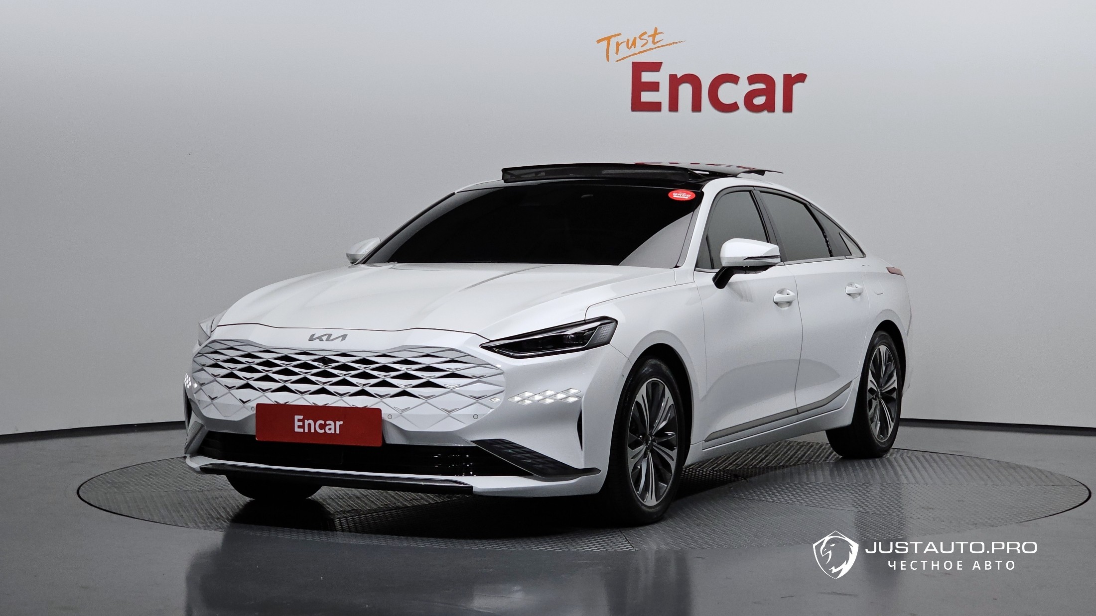 Автомобиль Kia K8