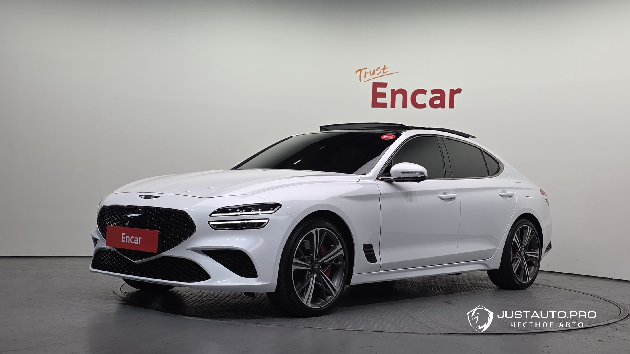 Автомобиль Genesis G70