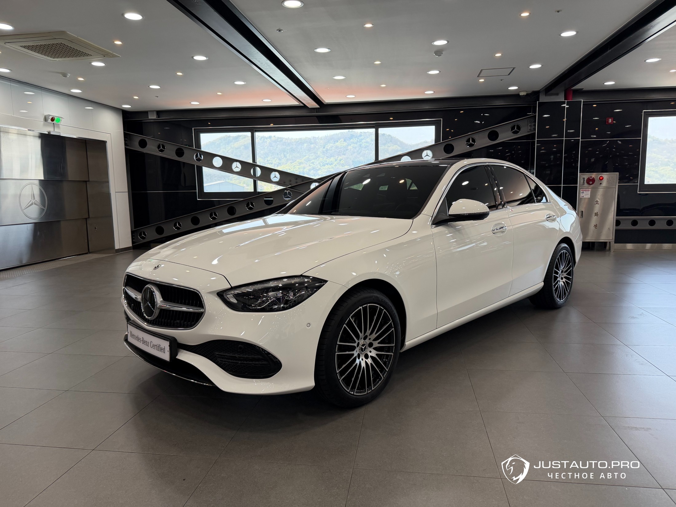 Автомобиль Mercedes-Benz C-Class
